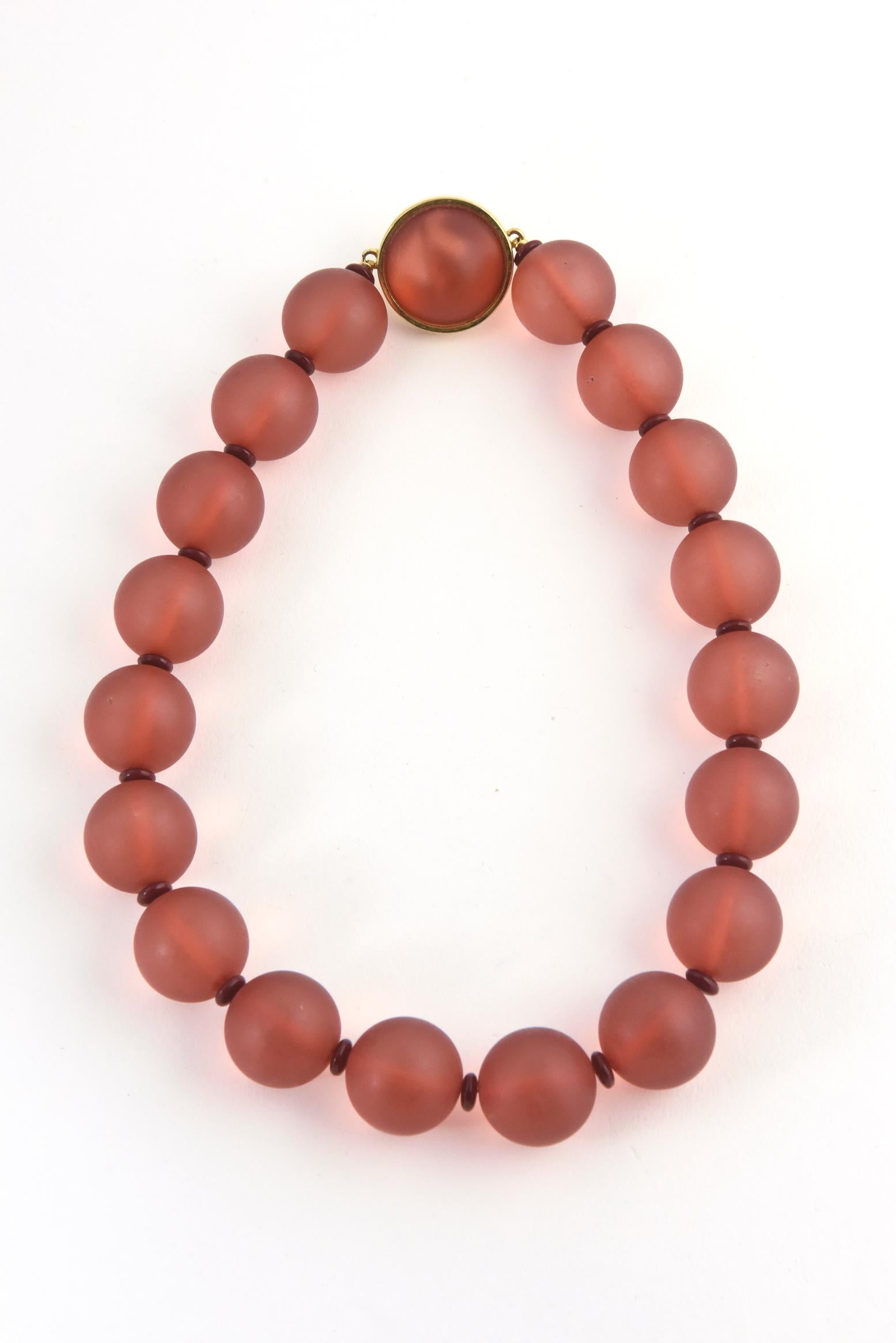 1980s Amber Lucite Suite, Necklace, Bracelets and Earrings In Good Condition For Sale In Miami Beach, FL