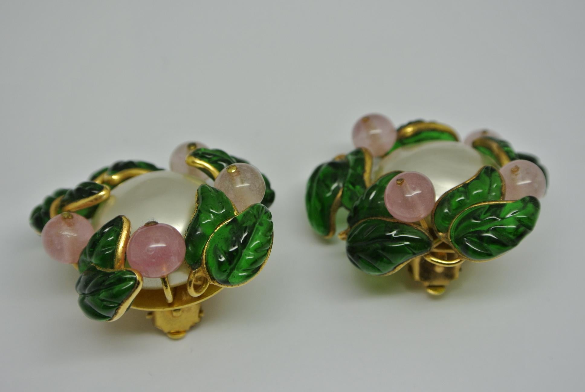 Leaf Berry design with faux pearl, gripoix made glasses earrings, dated 1970s. Large couture pair, statement piece. Signed. Good condition, few tiny scratch marks on pearls.