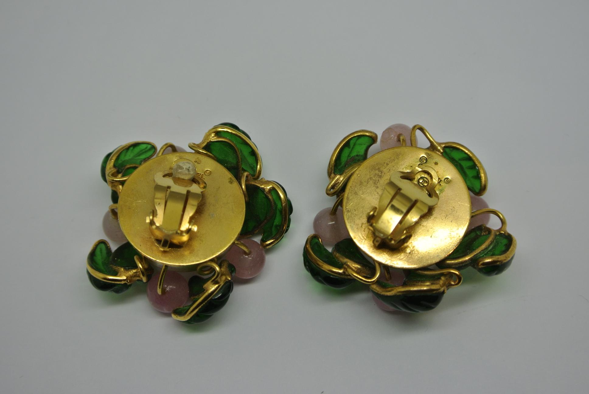 Vintage Chanel Flower Green Leaf Gripoix Poured Glass Faux Pearl Earrings In Fair Condition For Sale In London, GB