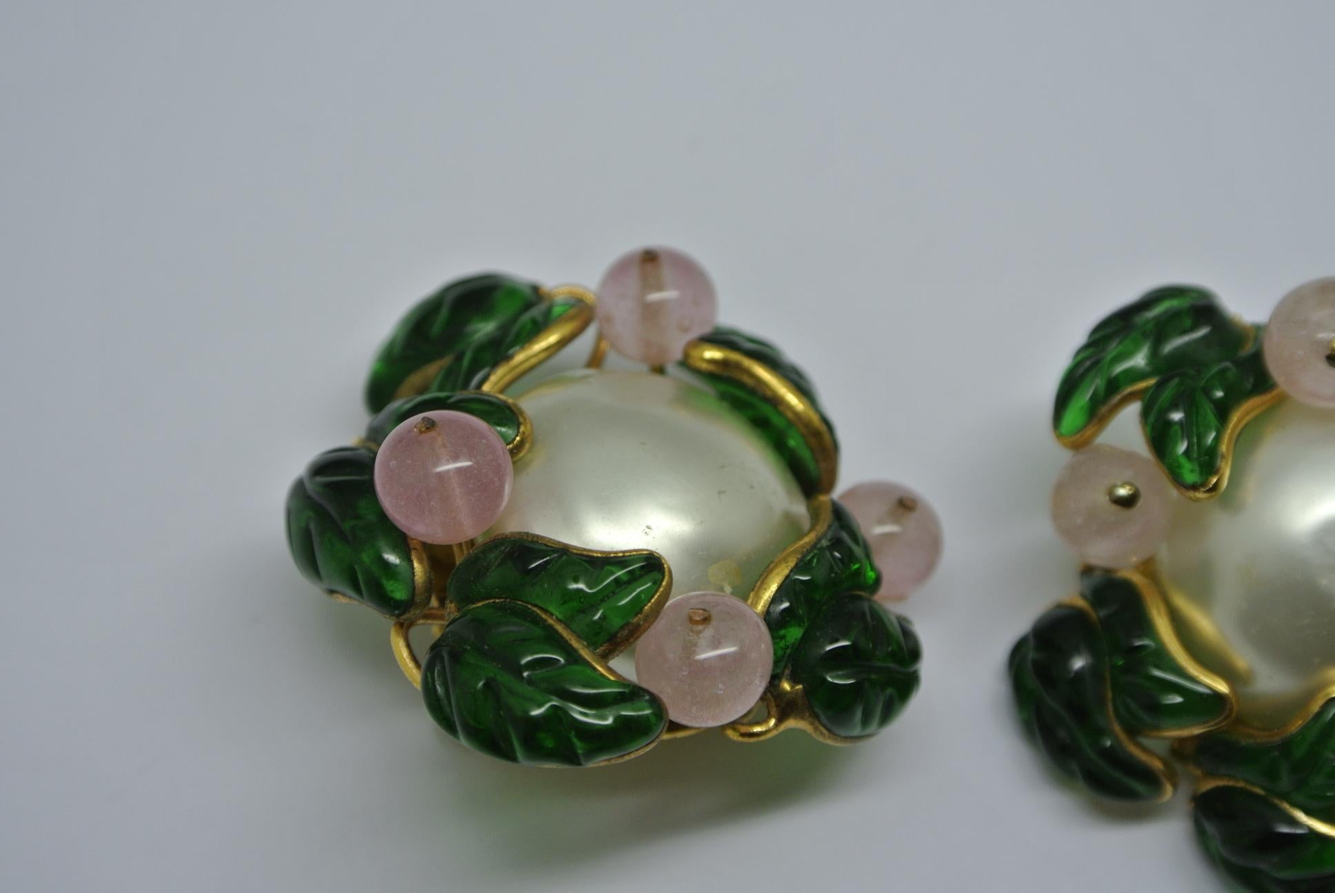 Vintage Chanel Flower Green Leaf Gripoix Poured Glass Faux Pearl Earrings For Sale 1