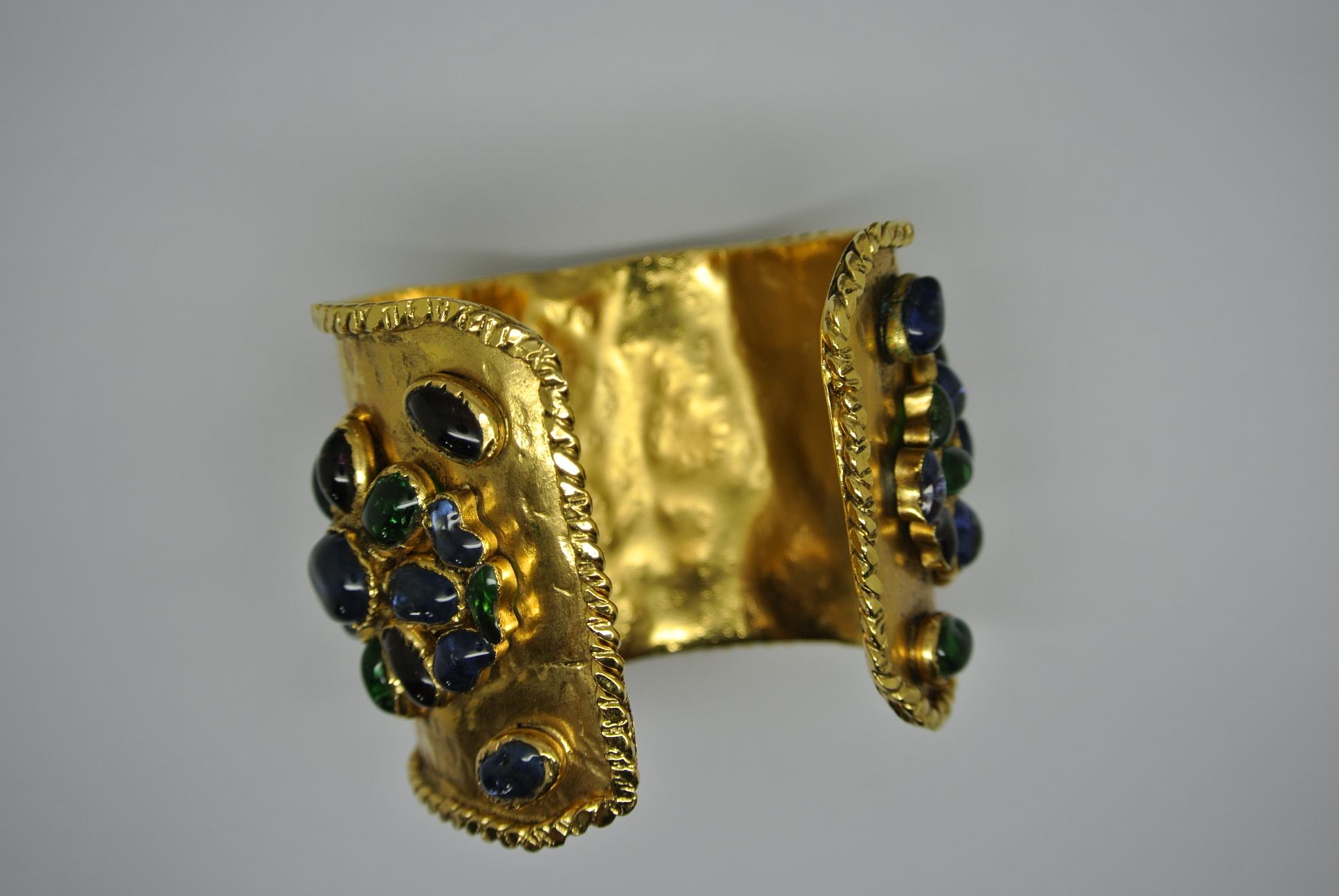 Vintage Gripoix French Poured Glass Byzantine Large Cuff Bracelet In Good Condition In London, GB