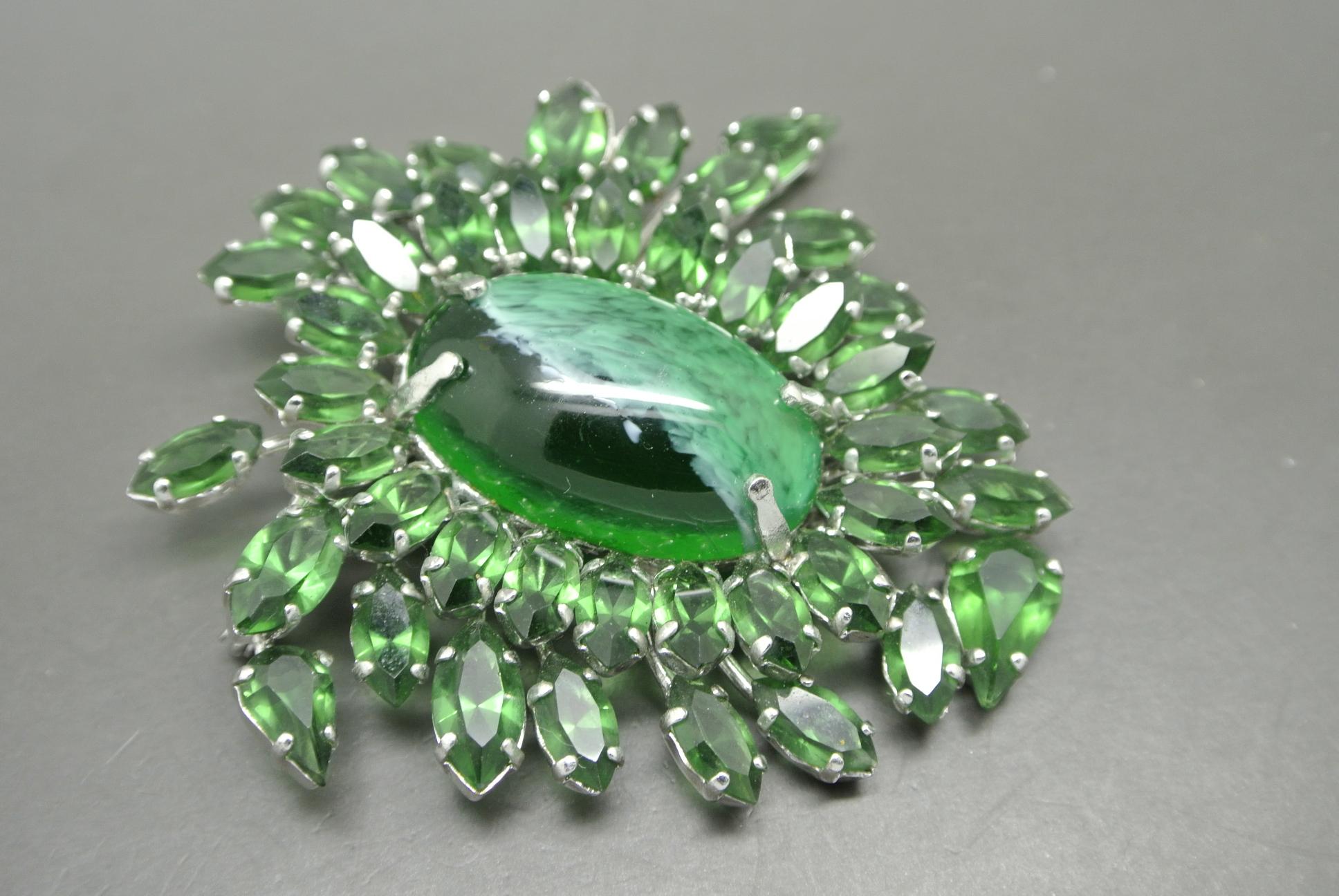 Christian Dior 1961 Green Crystal Large Stone Couture Brooch In Good Condition For Sale In London, GB