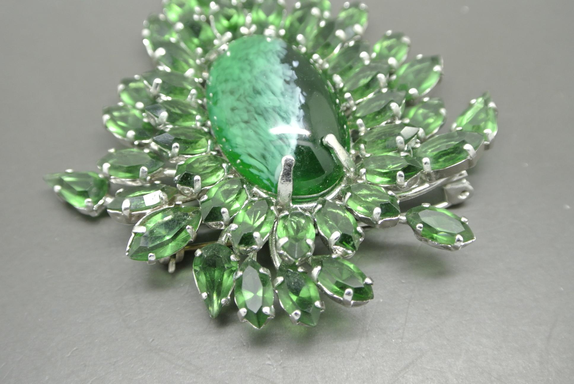 Christian Dior 1961 Green Crystal Large Stone Couture Brooch For Sale 1