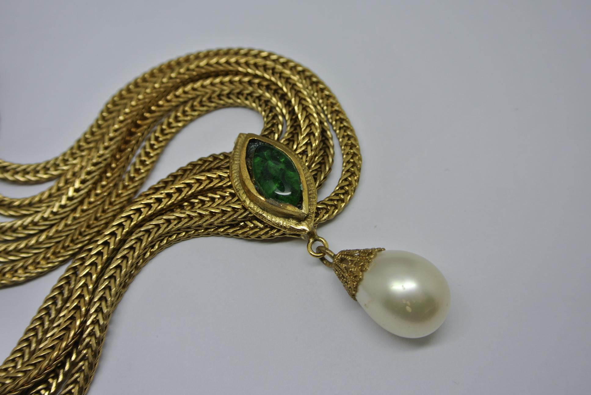 Chanel green gripoix poured glass pearl drop pendant chain necklace für Damen oder Herren