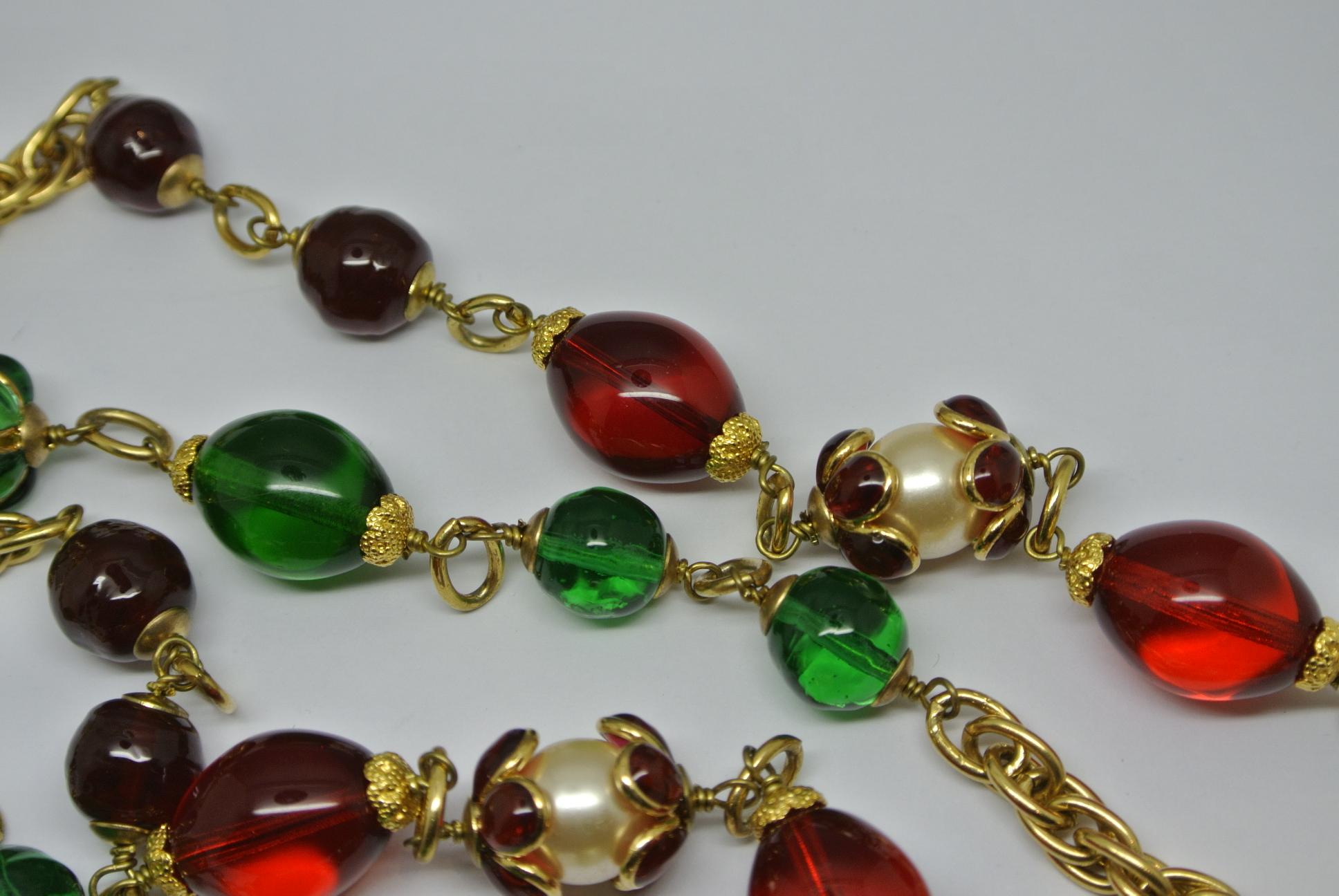 Chanel green red gripoix poured glass flower capped faux pearl chain necklace In Good Condition In London, GB