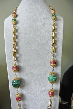 Chanel Grün Rot gripoix gegossene filigrane Kette mit filigraner Umrandung aus Glas