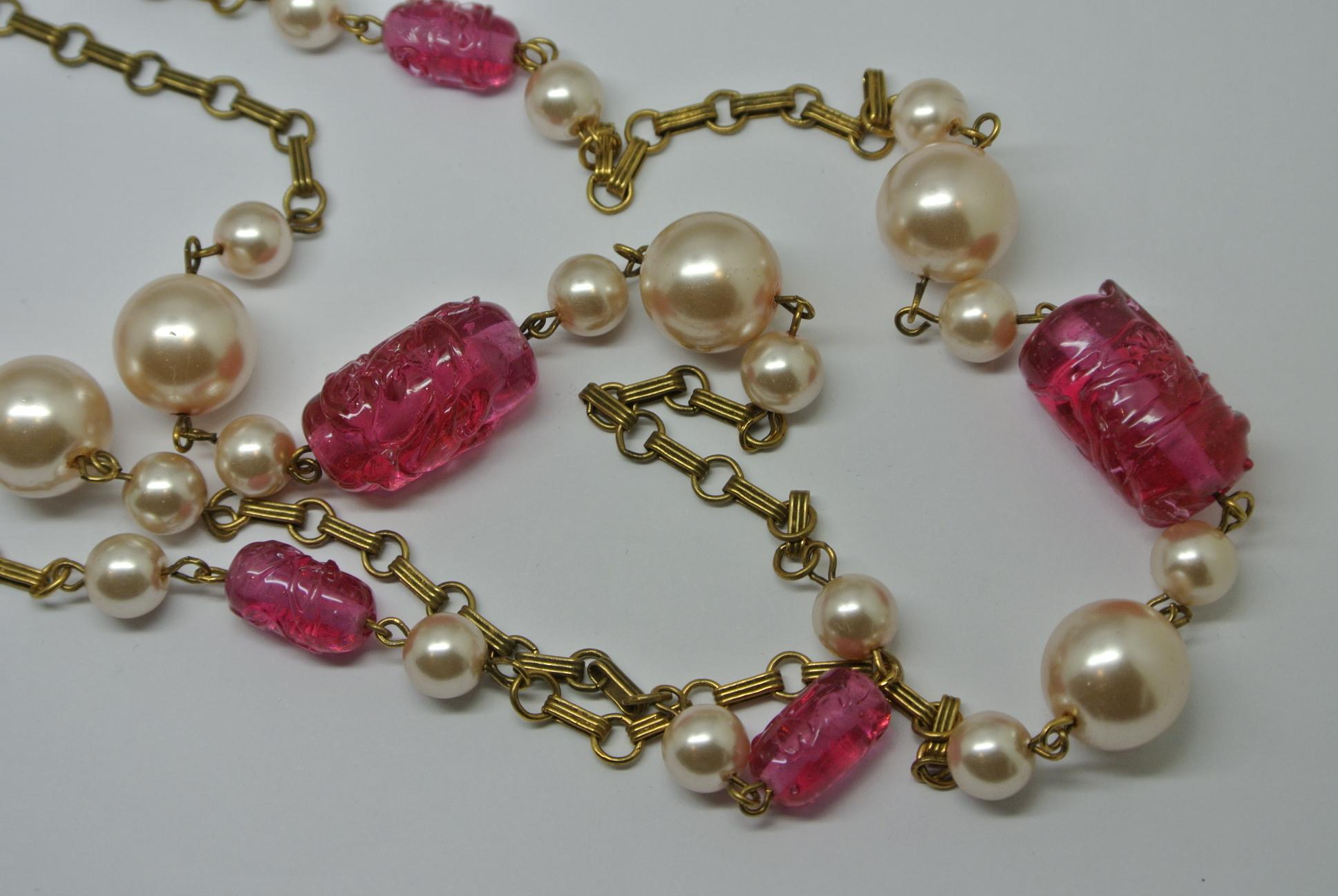 Chanel signed necklace
Made by Gripoix workshop
With red glass beads