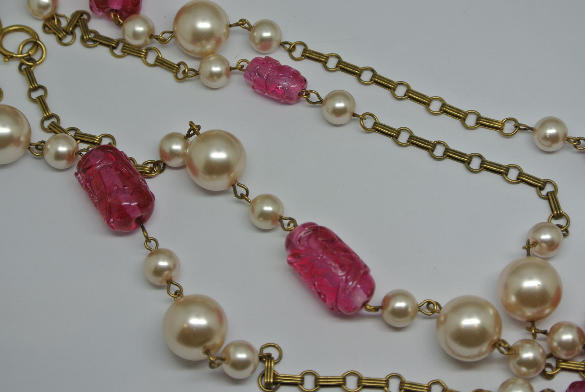 Chanel signed red poured glass faux pearl long chain necklace In Fair Condition For Sale In London, GB