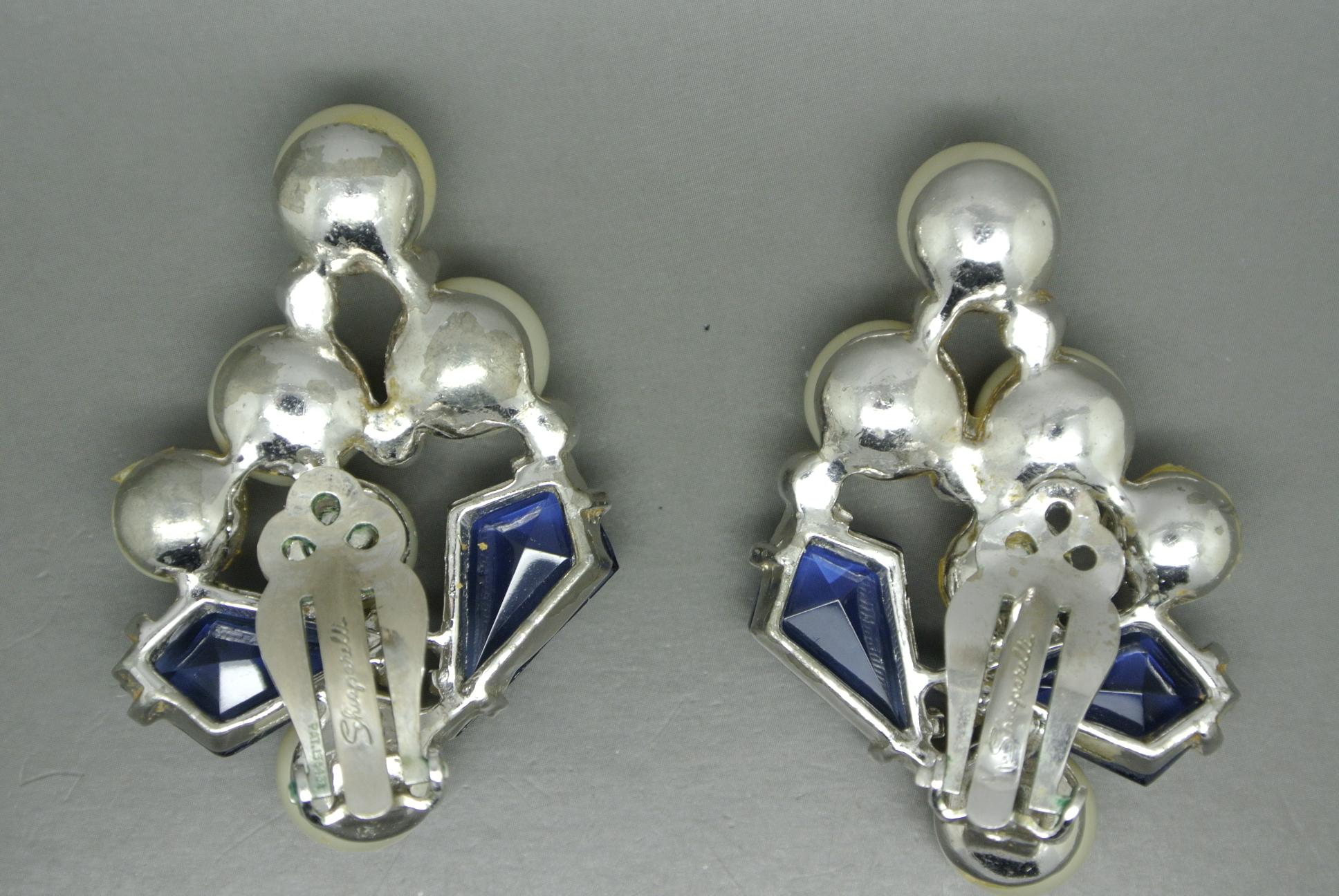Schiaparelli 1950s blue glass faux pearl gold-tone earrings In Fair Condition For Sale In London, GB