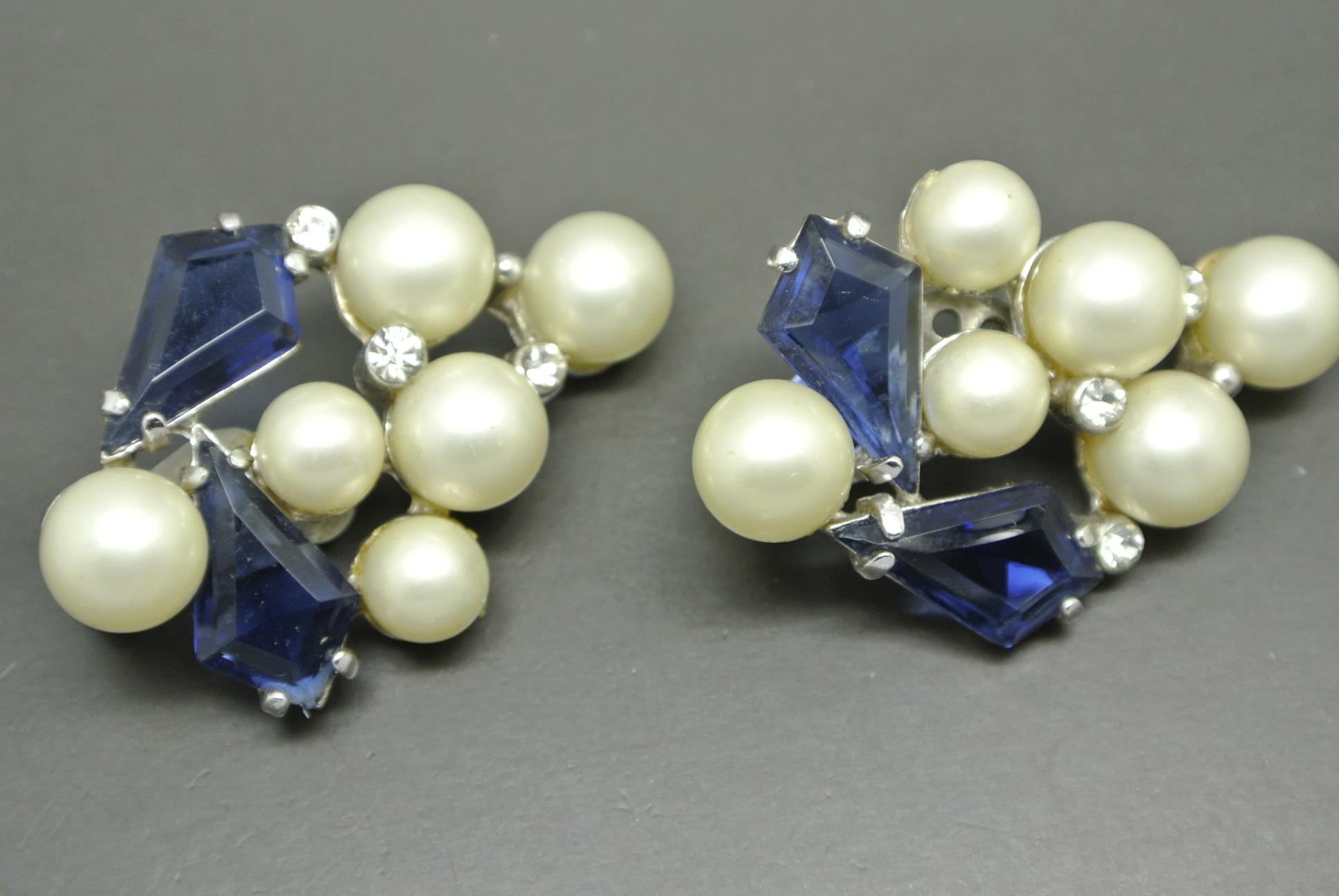 Schiaparelli 1950s blue glass faux pearl gold-tone earrings For Sale 1