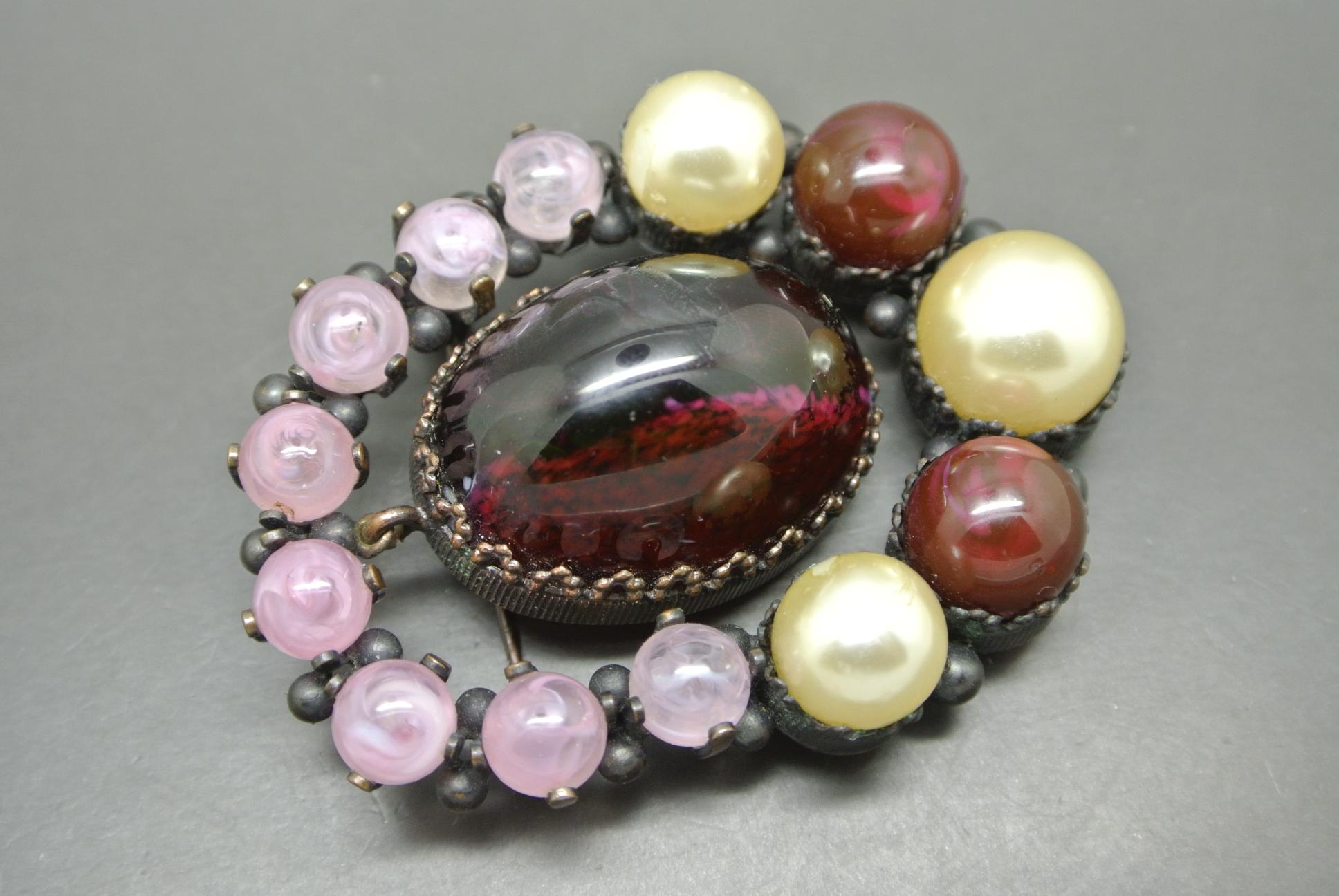 Christian Dior 1960 Red Large Cabochon Stone faux pearl Couture Brooch In Good Condition For Sale In London, GB