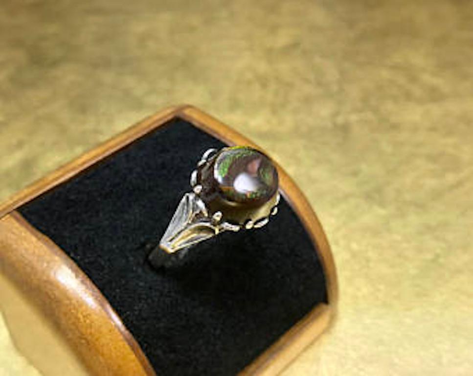 This vintage Mid Century fire agate ring is artisan crafted with fine 950 sterling silver and features a beautiful polished round flattop Mexican fire agate cabochon stone. This unique agate ring would would make a wonderful anniversary gift,