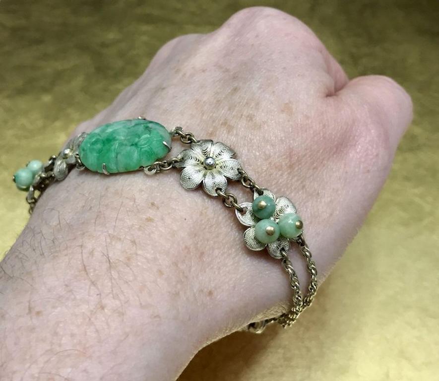 1920s Vintage Late Art Nouveau Carved Jade Sterling Silver Floral Bracelet  In Good Condition For Sale In Champions State Gate, FL