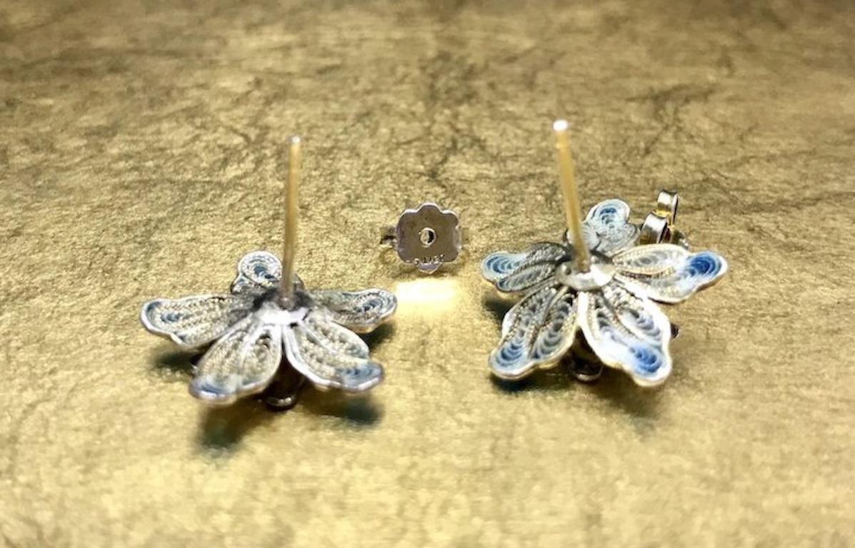 Women's or Men's Vintage 1920s Asian Art Nouveau Enamel Gilded Sterling Filigree Flower Earrings  For Sale