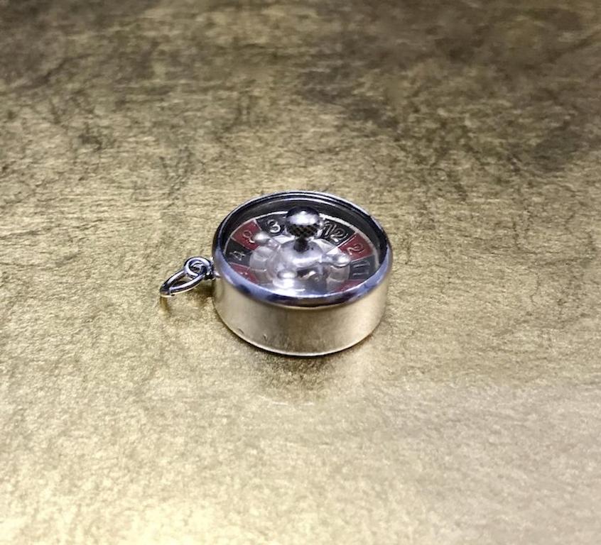 Mid Century Vintage 1940s Silver Gambling Casino Roulette Wheel Charm Necklace For Sale 2
