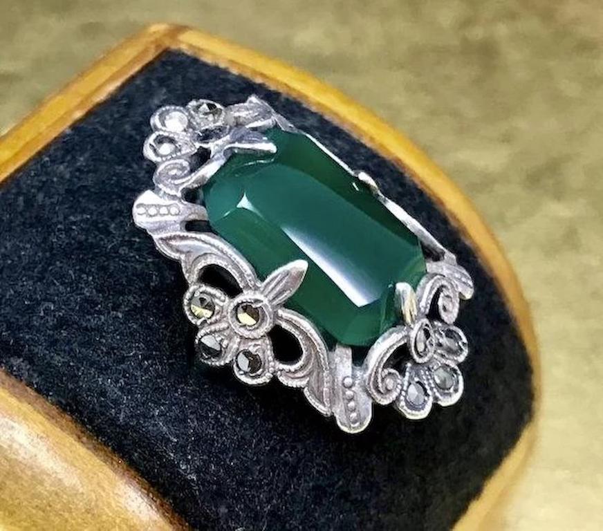 Vintage 1920s Art Deco Silver Chrysoprase Ring Christmas Gift Ideas for Wife In Good Condition For Sale In Champions State Gate, FL
