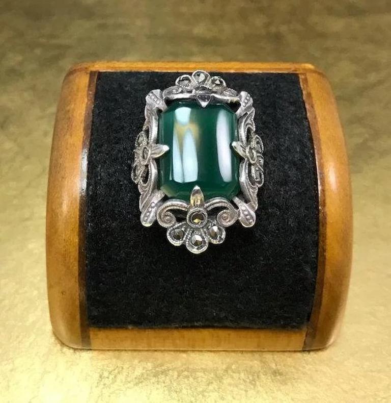 Women's Vintage 1920s Art Deco Silver Chrysoprase Ring Christmas Gift Ideas for Wife For Sale