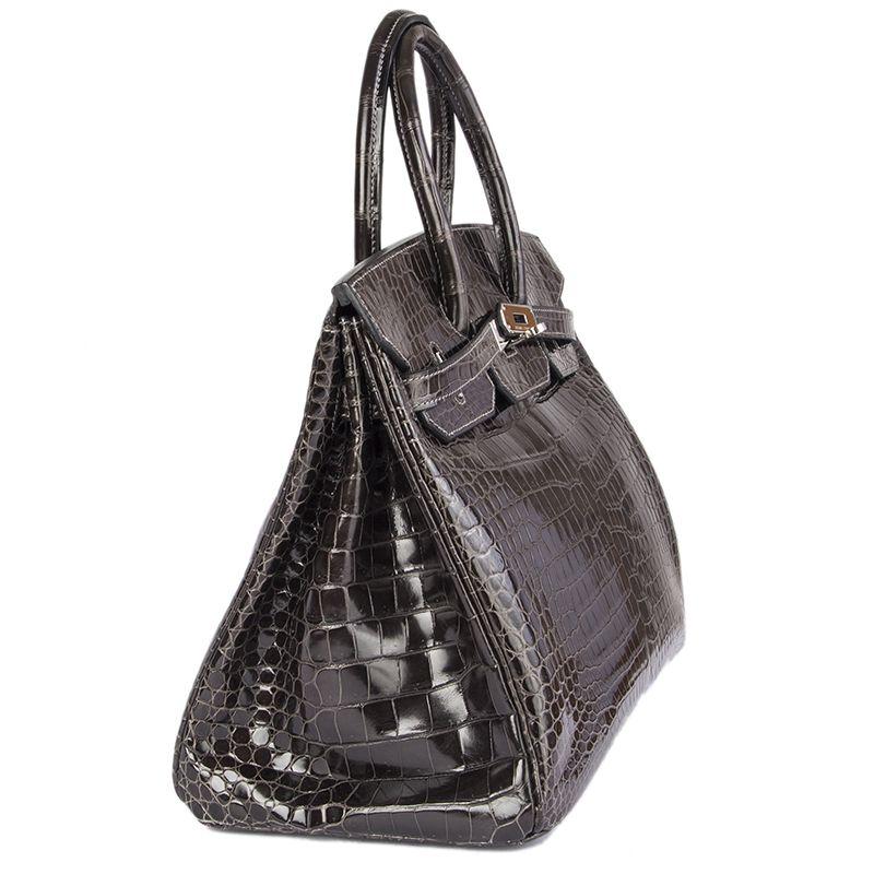 Hermes '35cm Birkin' in Graphite shiny Porosus crocodile. Lined in Chèvre (goat skin) with an open pocket against the front and a zipper pocket against the back. Has been carried and is in excellent condition.

Height 25cm (9.8in)
Width 35cm