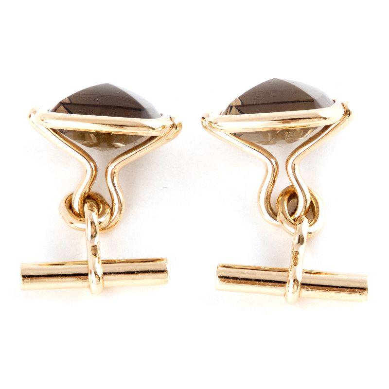 Hermes cuff links in 18k yellow gold with amber quartz. Have been worn and are in excellent condition. Comes with box. Retails for USD 5'900

Size 1.5cm (0.6in) square
Weight 10grams