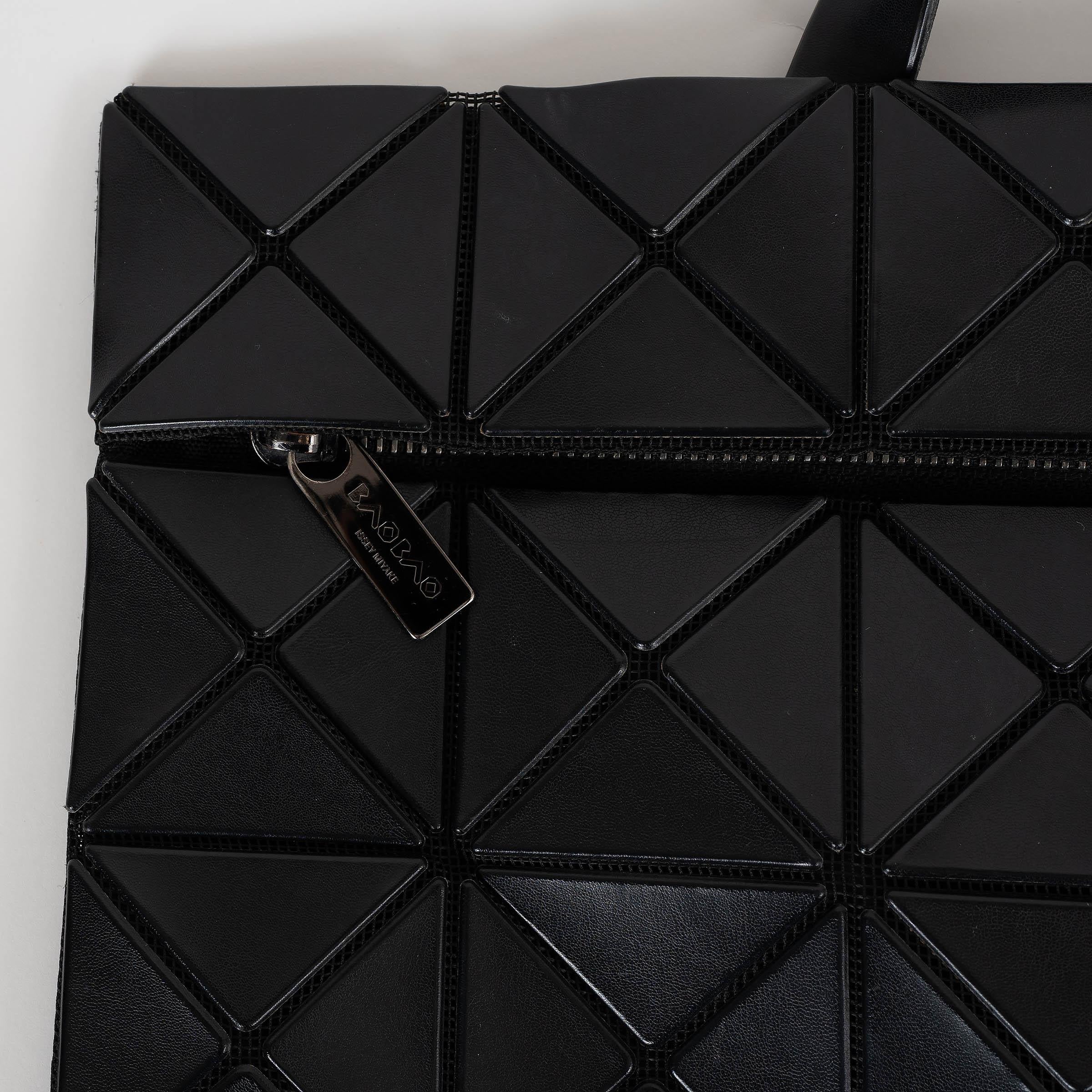 ISSEY MIYAKE noir PVC BAO BAO FLAT Sac à dos Pour femmes en vente