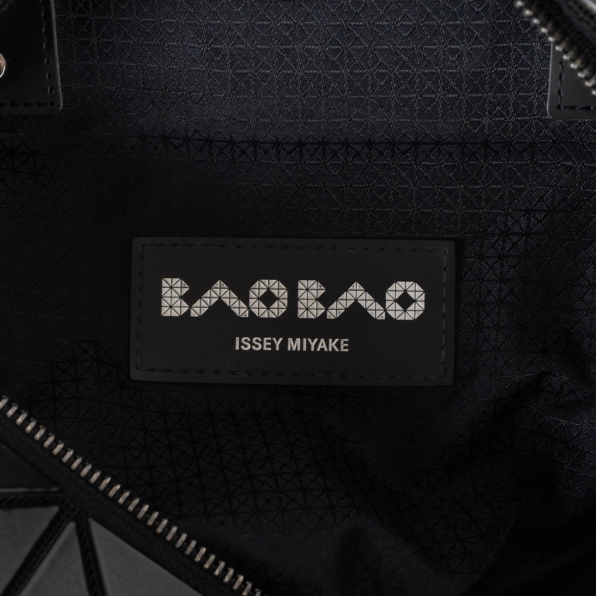 ISSEY MIYAKE noir PVC BAO BAO FLAT Sac à dos en vente 1