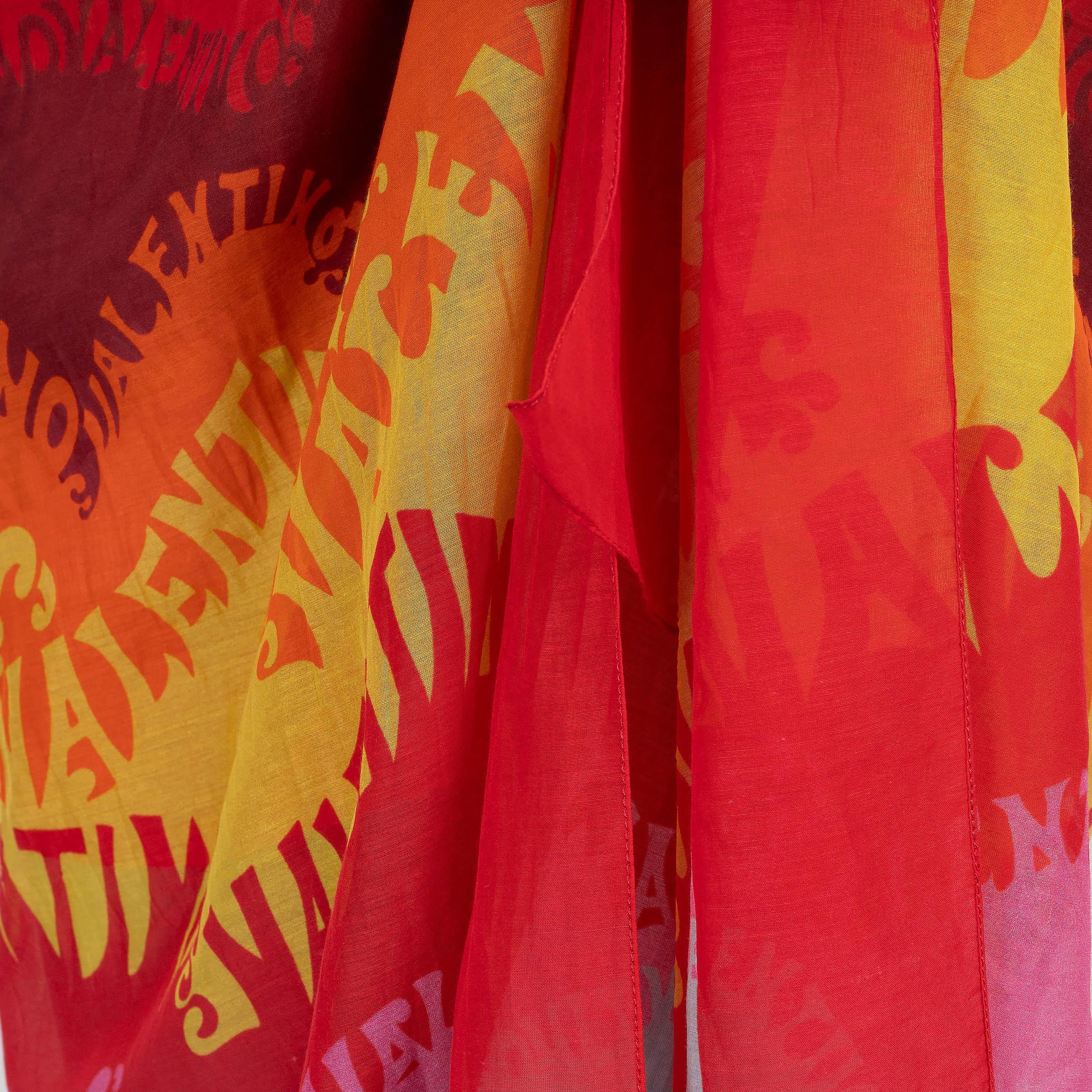 Sciarpa Pareo WAVE LOGO di Valentino in cotone e seta 2022 multicolore In condizioni ottime in vendita a Zürich, CH