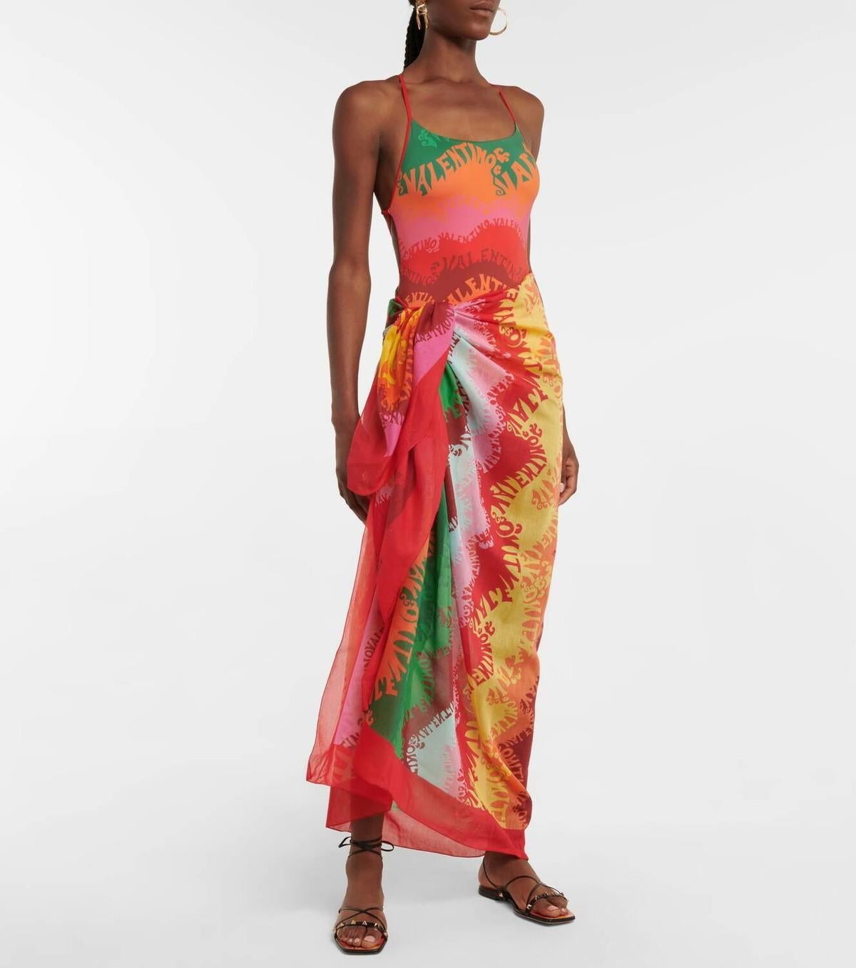 Sciarpa Pareo WAVE LOGO di Valentino in cotone e seta 2022 multicolore in vendita 3