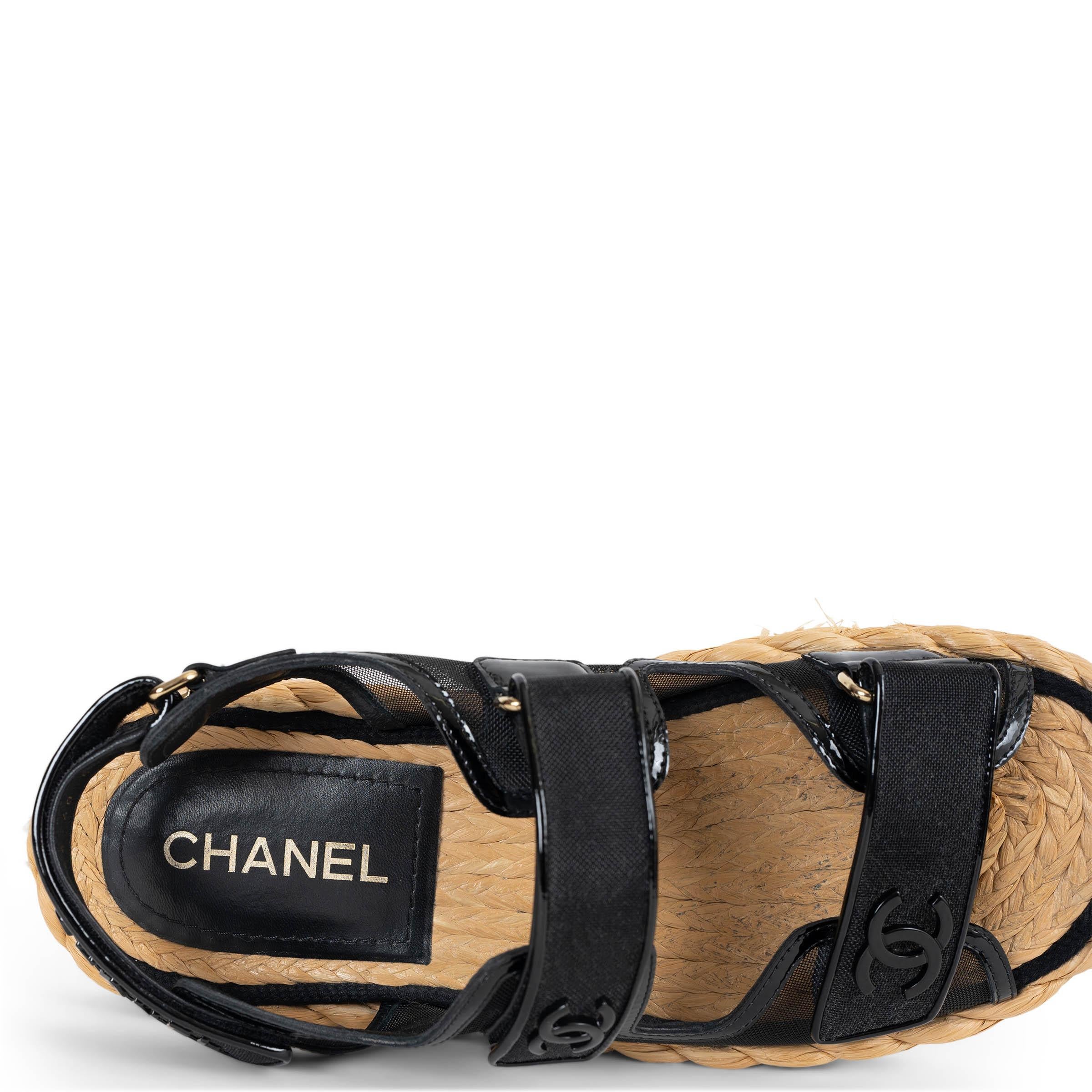 CHANEL schwarzes Netz & Lackleder 22P DAD RAFFIA Sandalen Schuhe 40 im Angebot 3