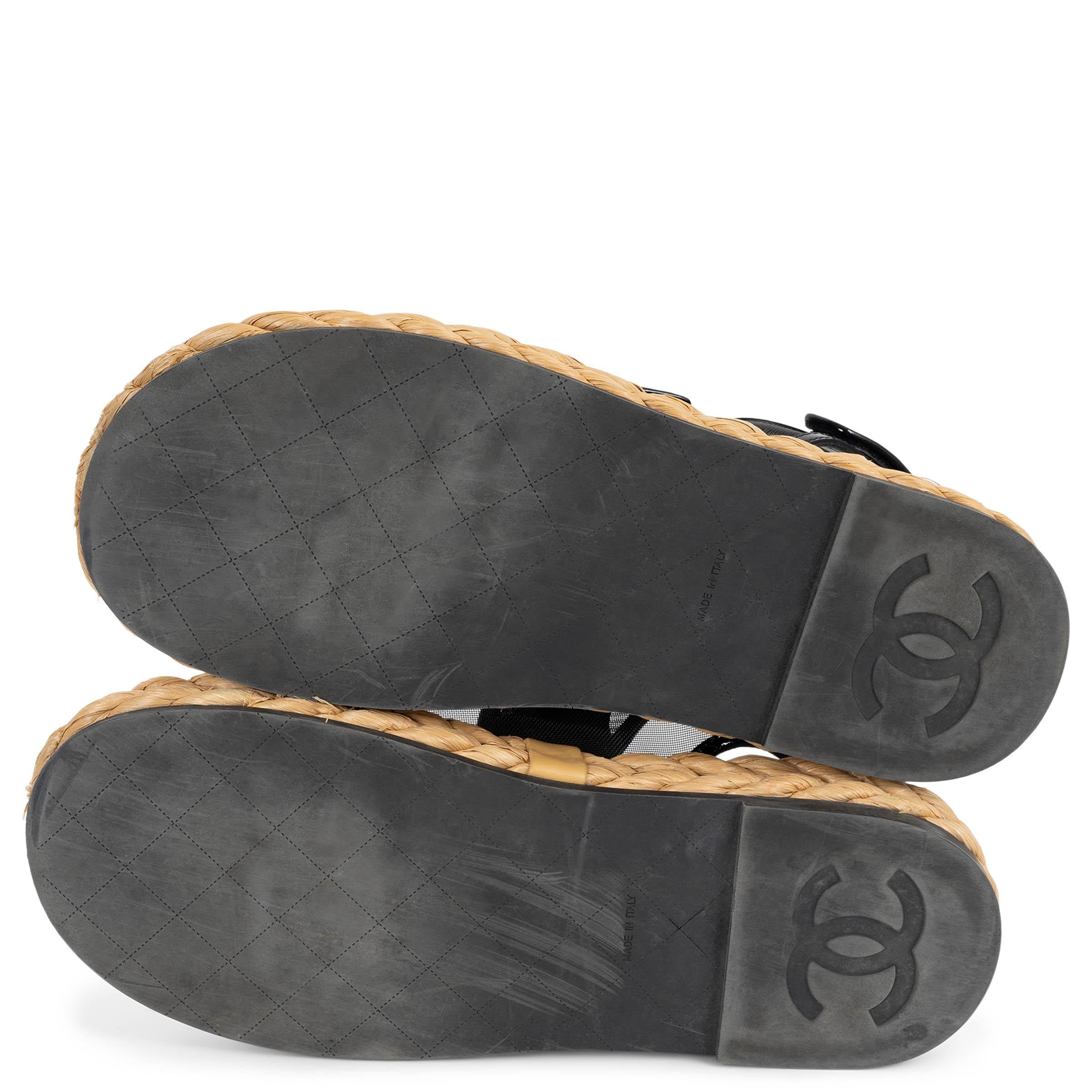 CHANEL schwarzes Netz & Lackleder 22P DAD RAFFIA Sandalen Schuhe 40 im Angebot 4