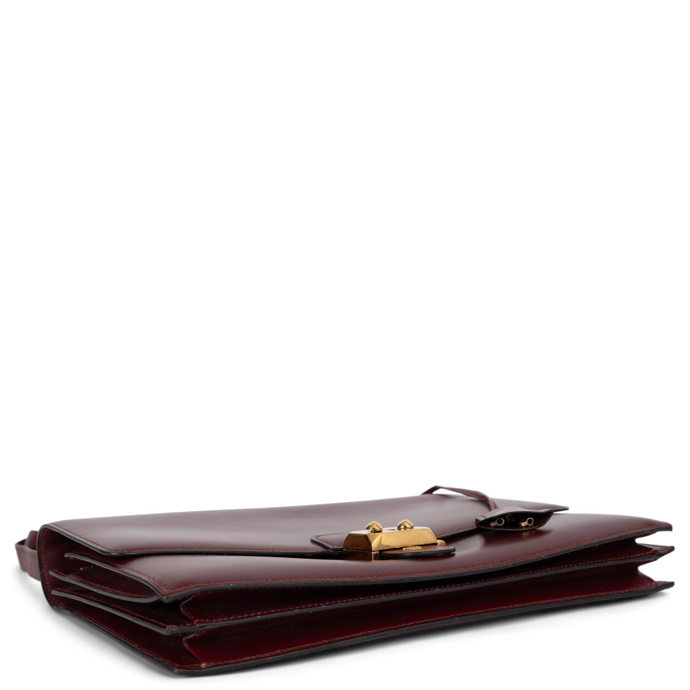 HERMES Rouge H burgundy Box Leder SAC A DEPECHES 26 Umhängetasche mit Gold Damen im Angebot