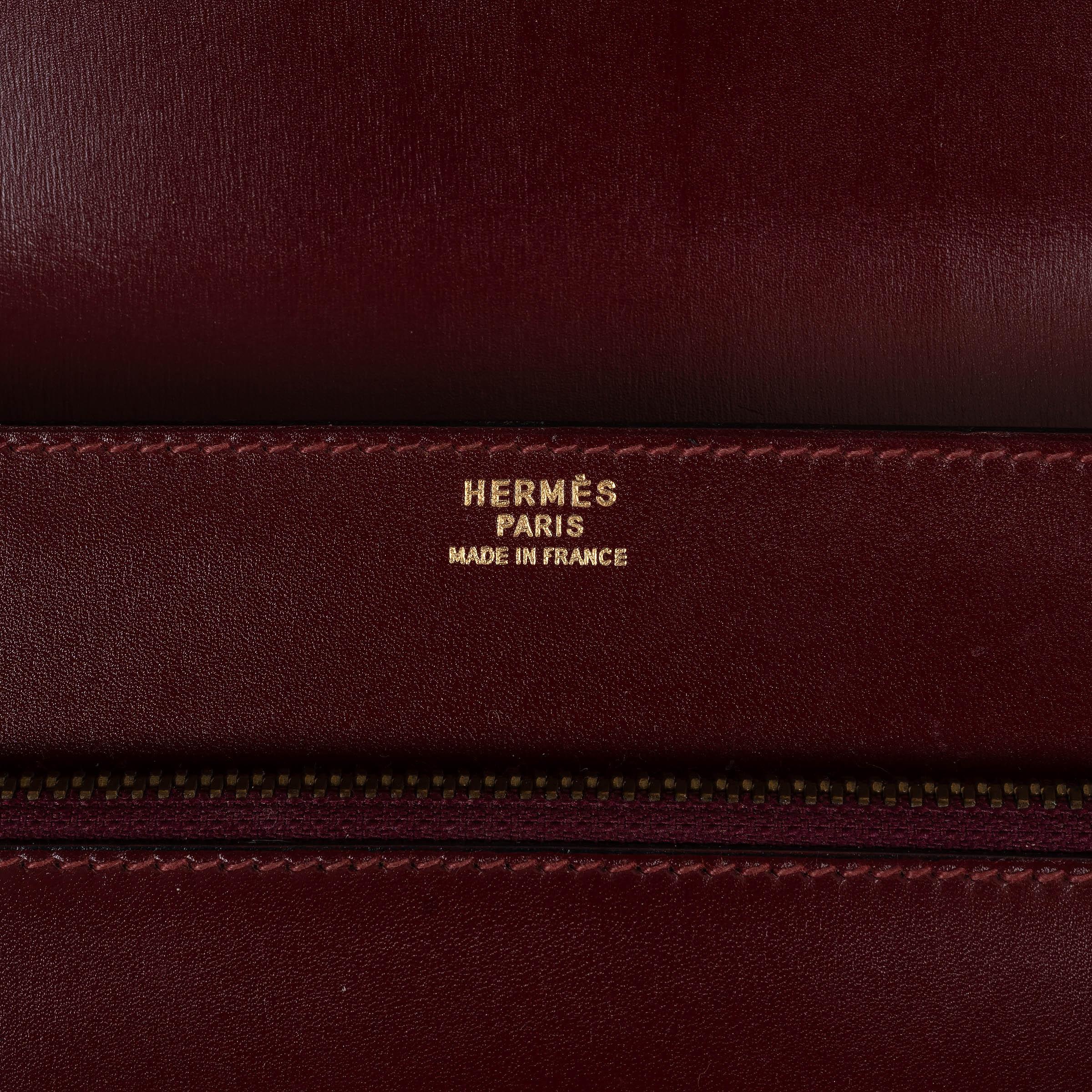 HERMES Rouge H burgundy Box Leder SAC A DEPECHES 26 Umhängetasche mit Gold im Angebot 3