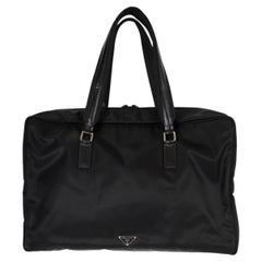 Borsa da viaggio PRADA in nylon nero CARRY-ON W con cuscino e mascherina per dormire