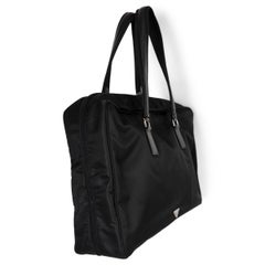 Borsa da viaggio PRADA in nylon nero CARRY-ON W con cuscino e mascherina per dormire