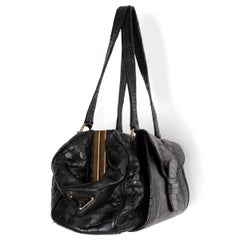 Sac « Doctors » PRADA en cuir de crocodile noir mat
