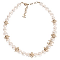CHANEL pearly white & gold 25S PEARL & STRASS Necklace