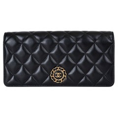 Pochette CHANEL en cuir noir matelassé 2021 – CADEAU VIP