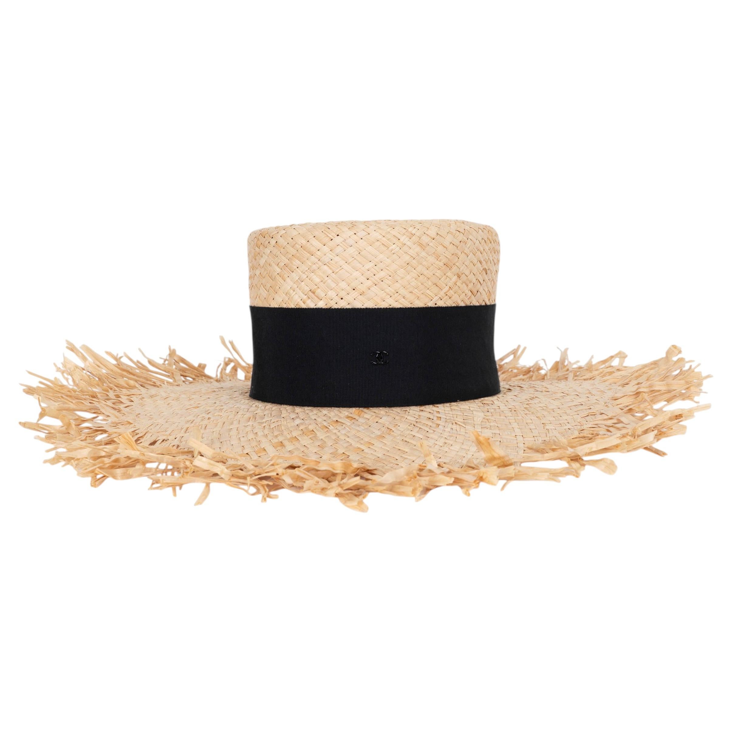 Pre-owned Chanel 2019 Fringed Raffia Straw Hat M In Beige