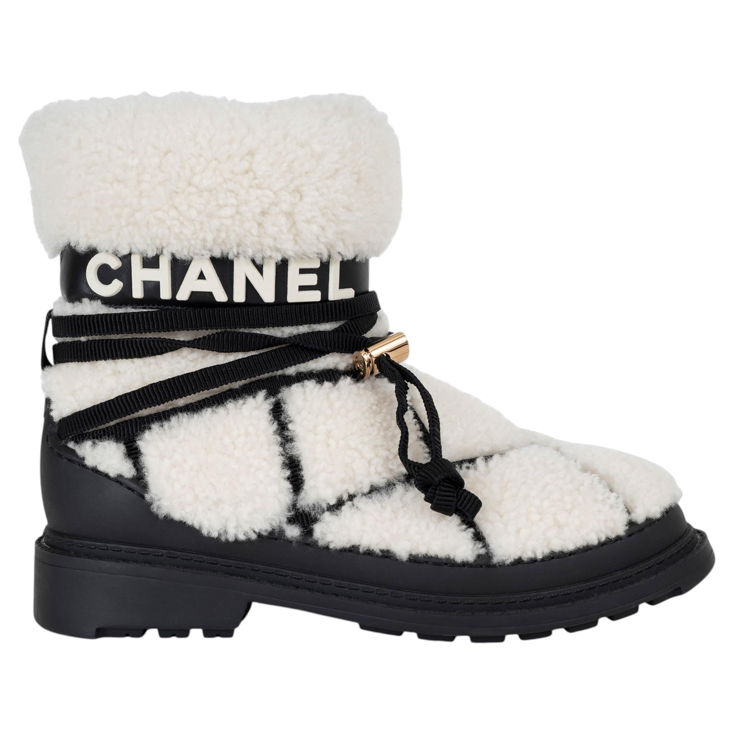 Pre-owned Chanel 2019 Shearling Snow Boots Ecru 37 In White