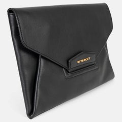 Bolso de mano de piel tipo sobre Antigona de Givenchy, negro