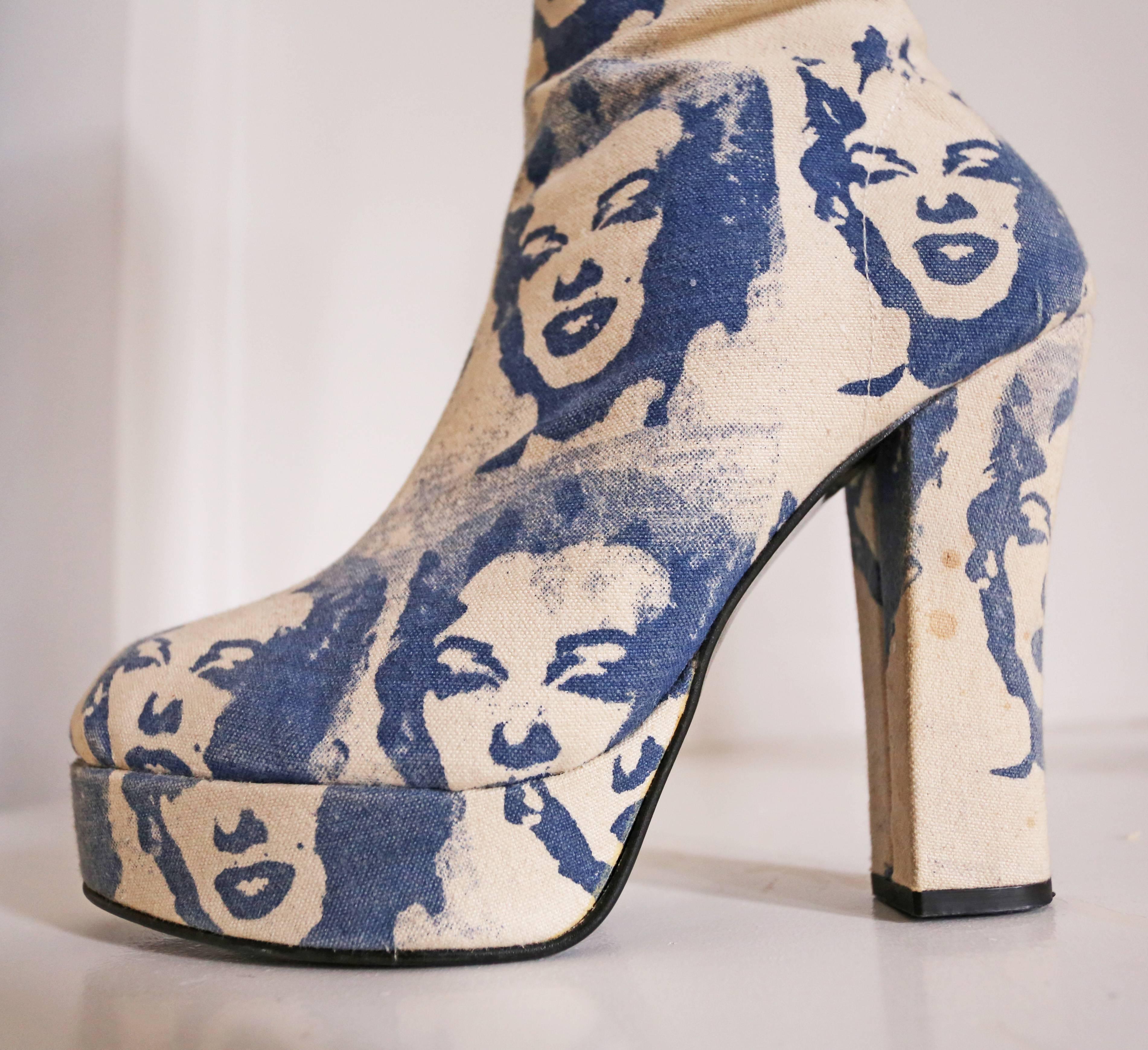 Plateaustiefel mit Siebdruck Andy Warhol Marilyn Diptychon, ca. 1960er Jahre Damen im Angebot