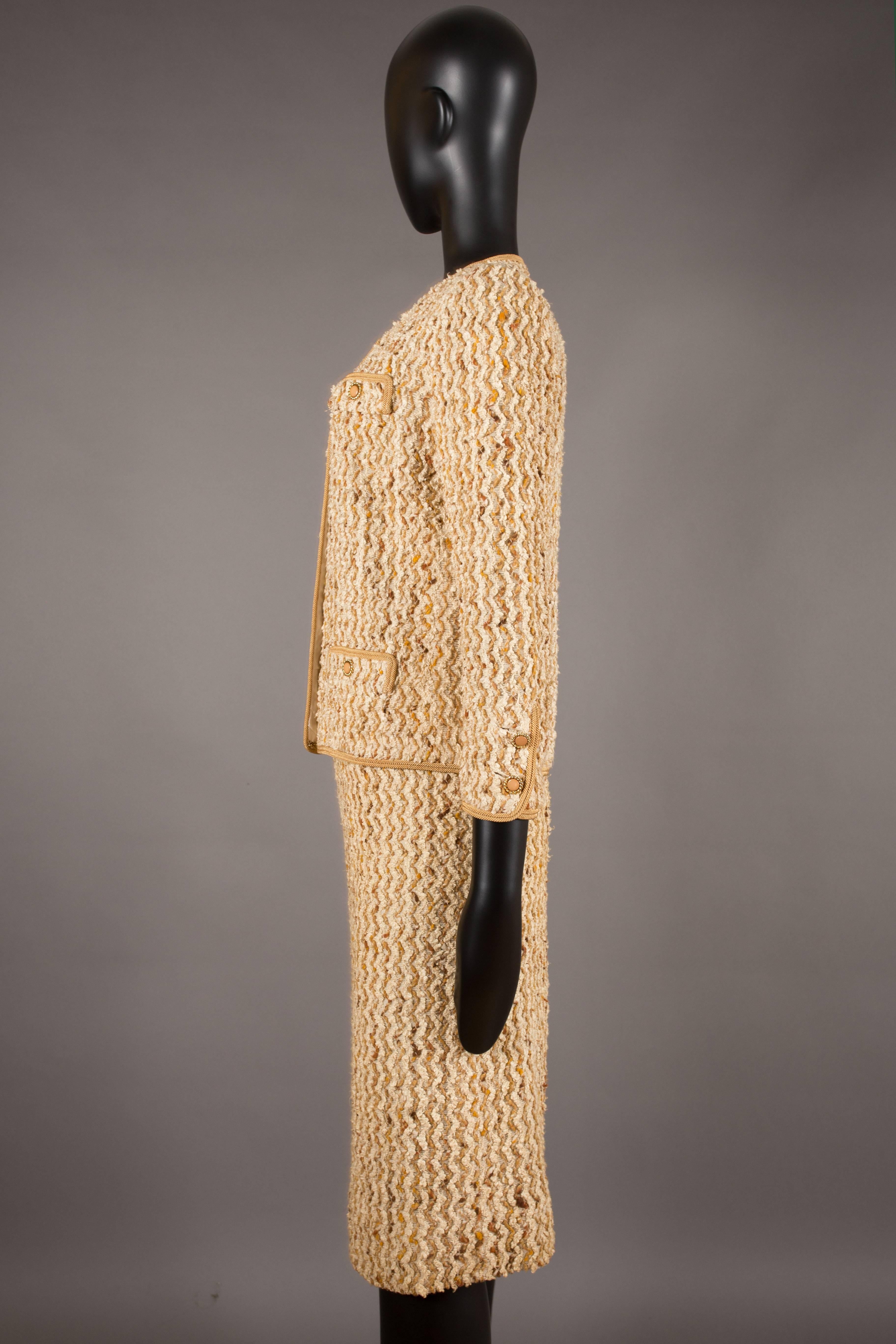 Beige Chanel Haute Couture tweed skirt suit, Circa 1960s 