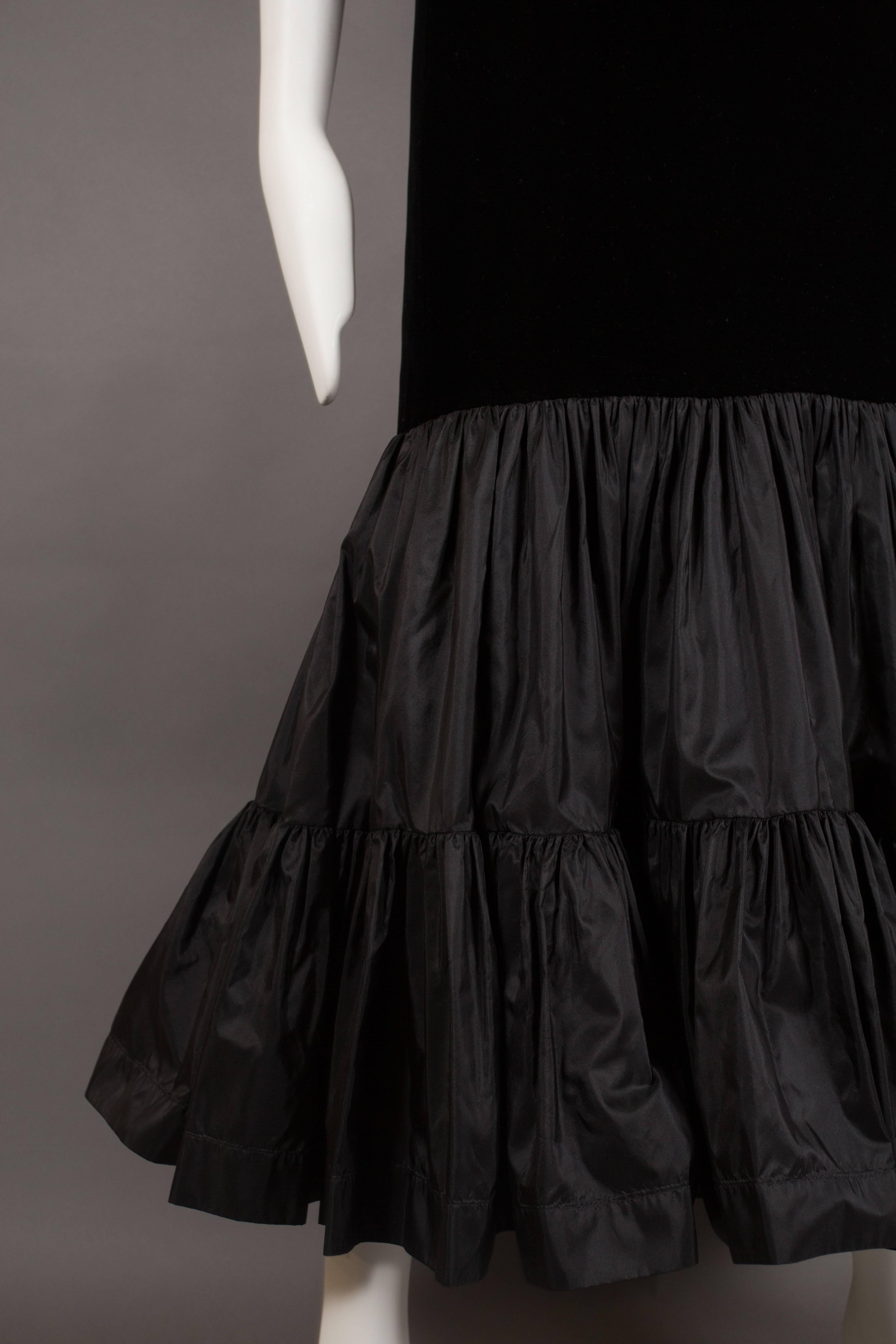 Yves Saint Laurent black silk taffeta and velvet evening ensemble, c. 1977-78 For Sale 3