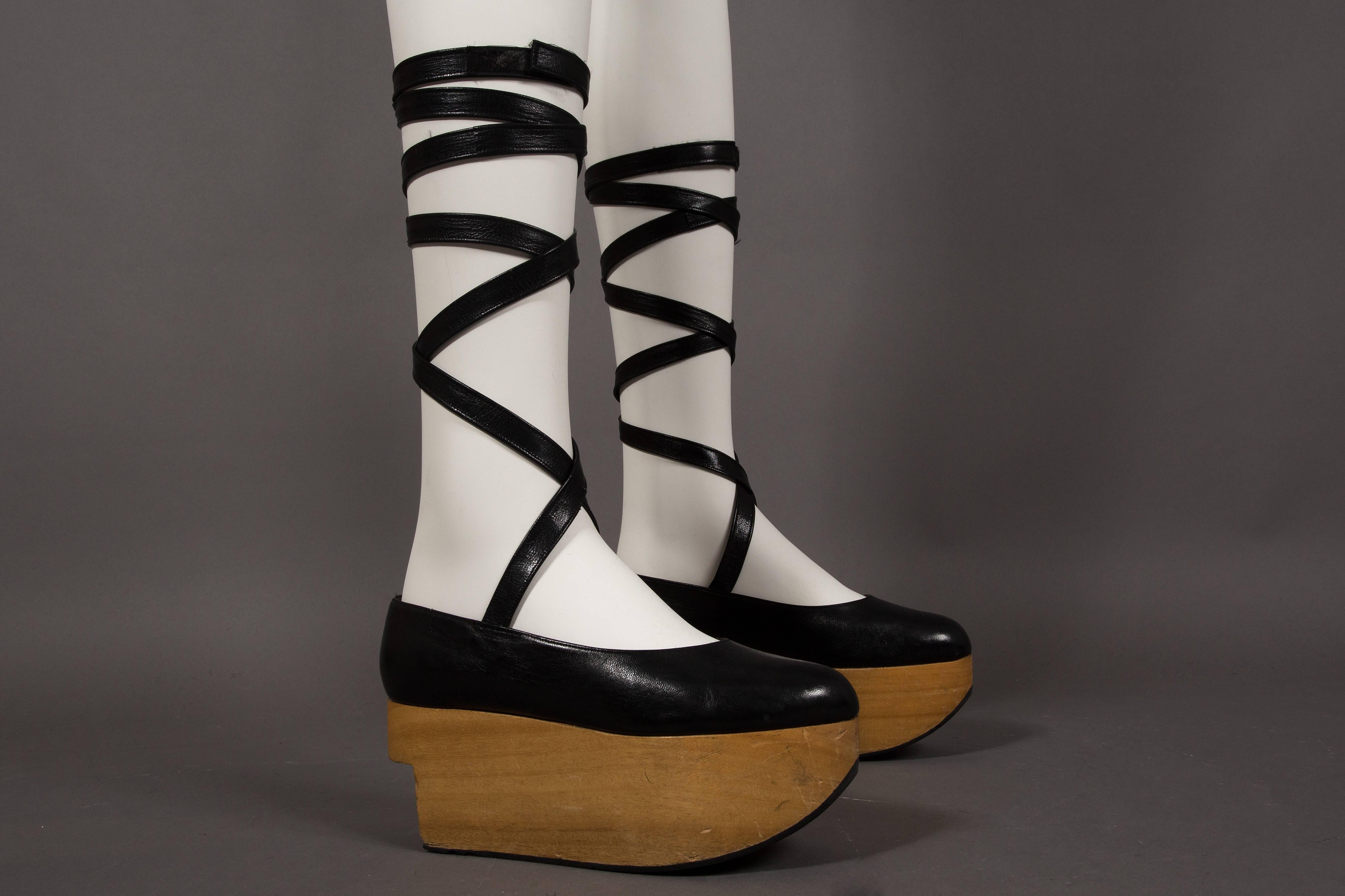 Vivienne Westwood schwarzes Leder 'Rocking Horse' Schuhe, circa 1980er Jahre (SZ 41) für Damen oder Herren im Angebot