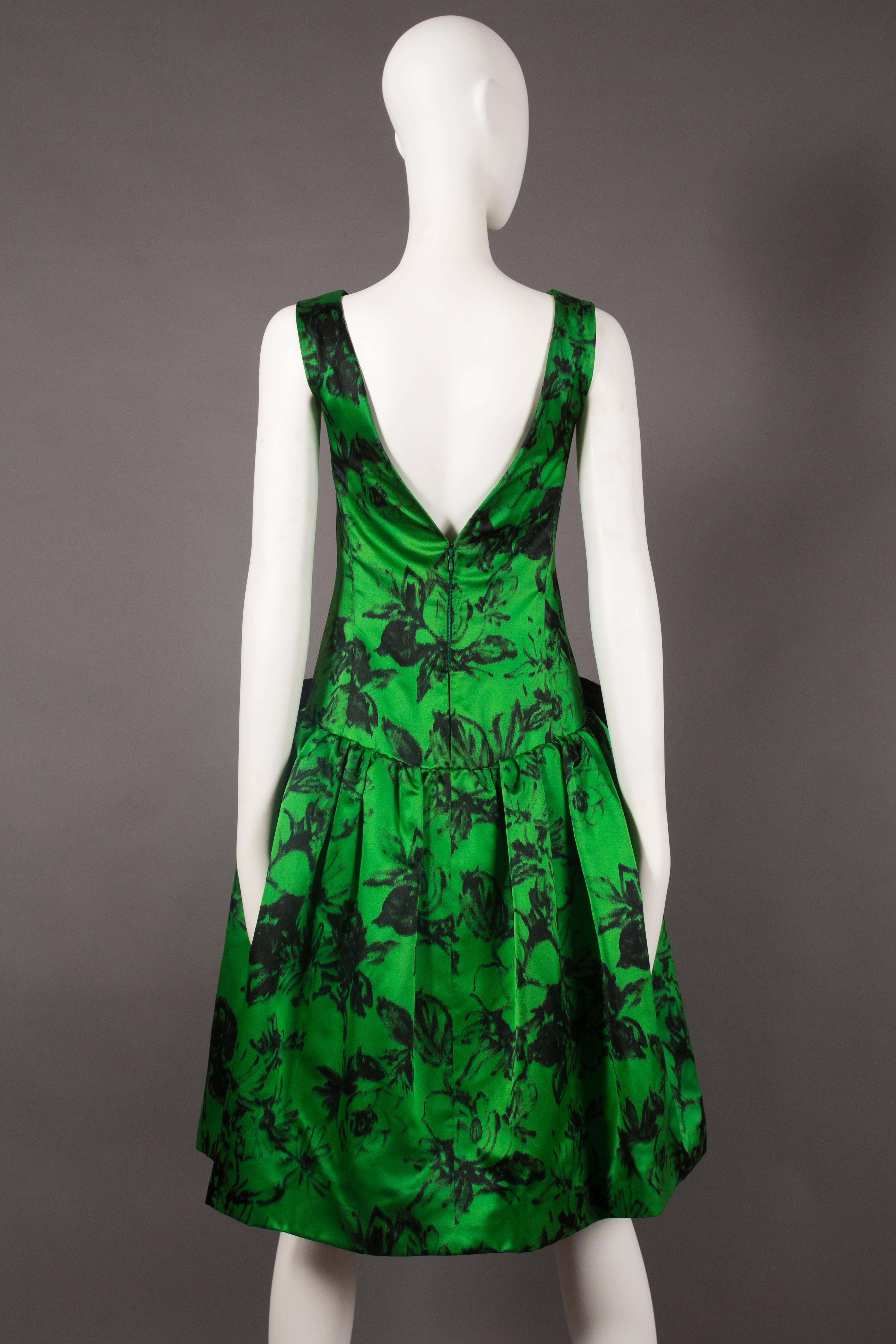 Robe de cocktail Paul Daunay Couture en soie à fleurs vertes, circa 1952-57 en vente 1