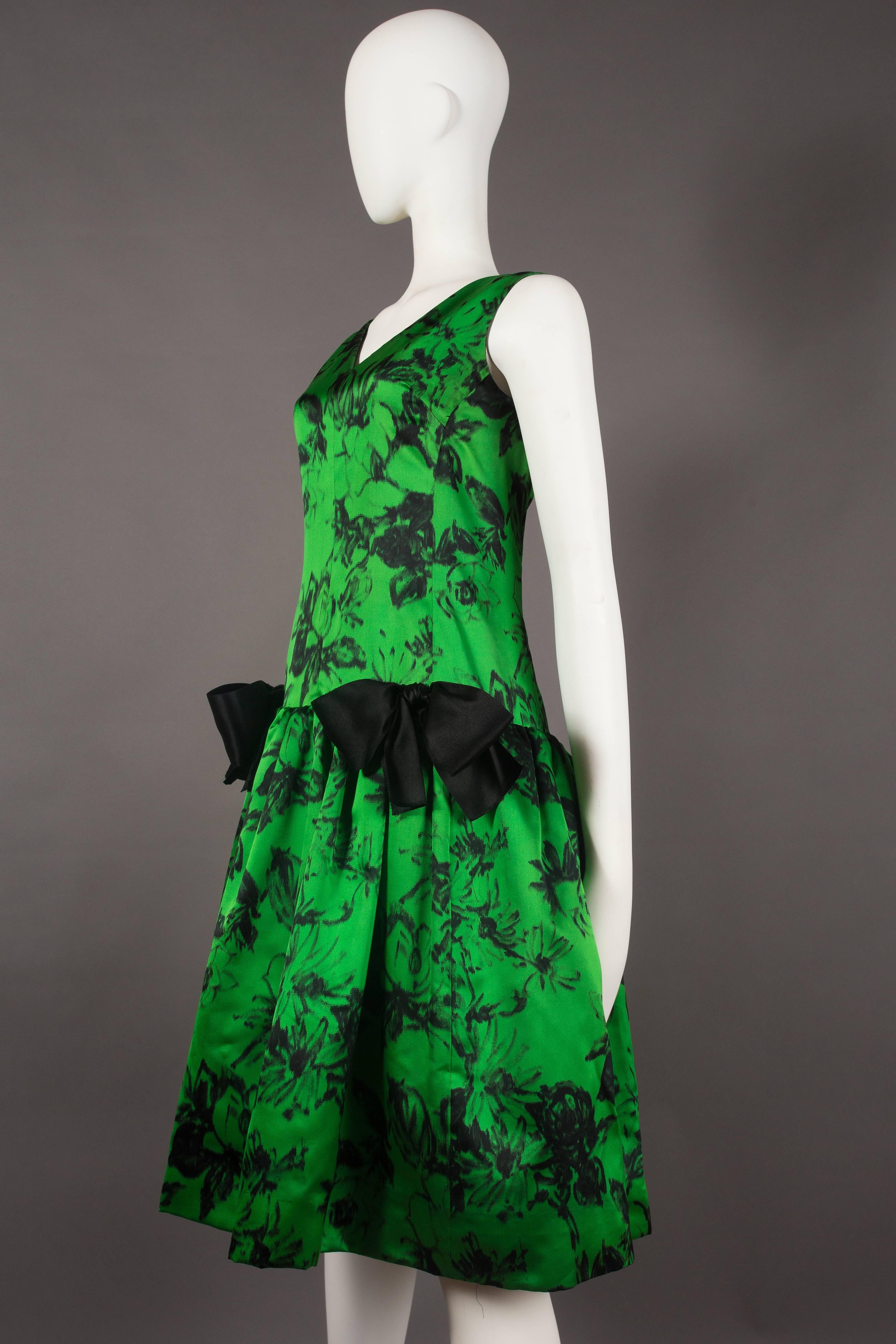 Paul Daunay Couture vestido de cóctel de seda floral verde, circa 1952-57 en Excelente estado para la venta en London, GB
