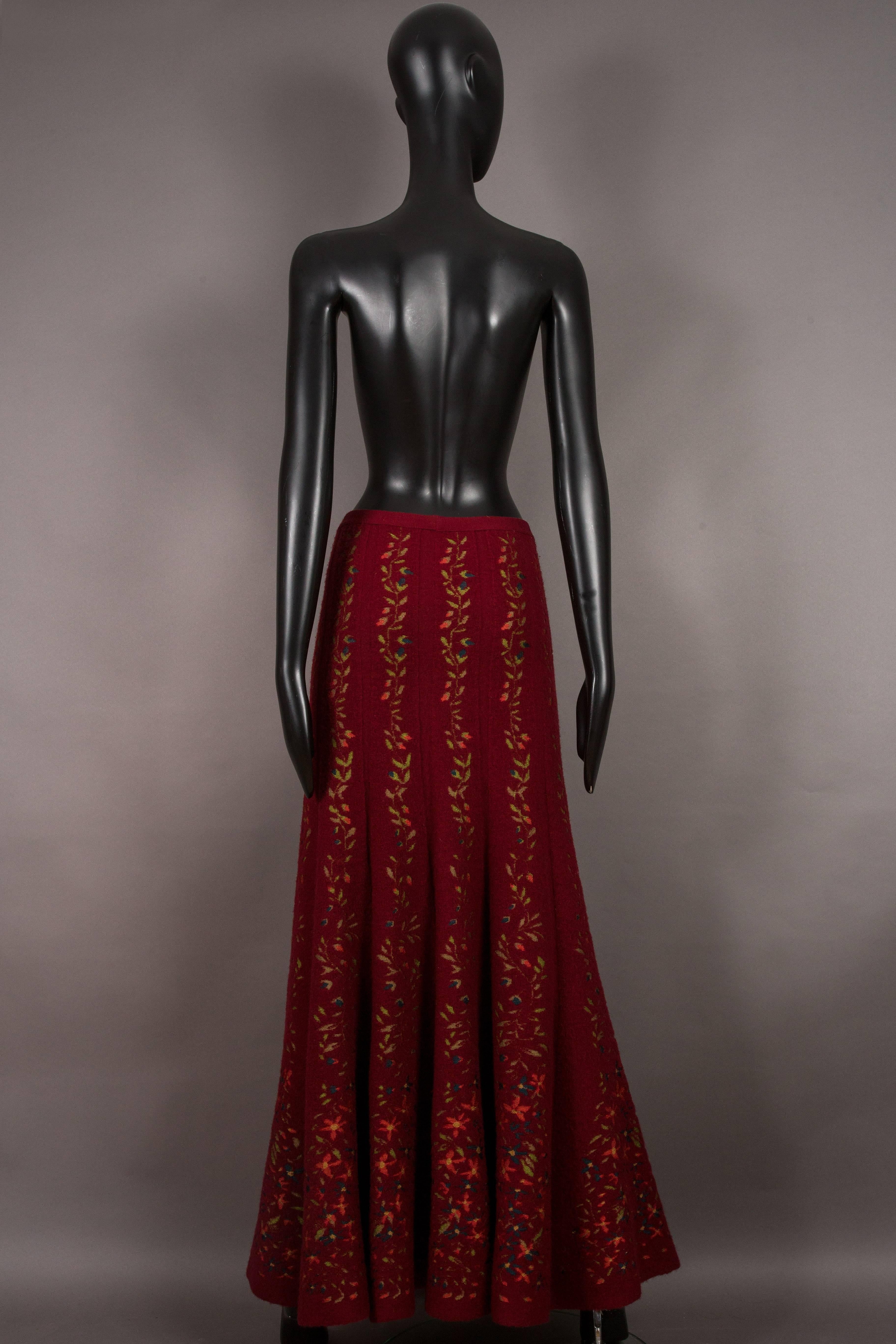 Alaia rouge embroidered knitted skirt, circa 1999 1