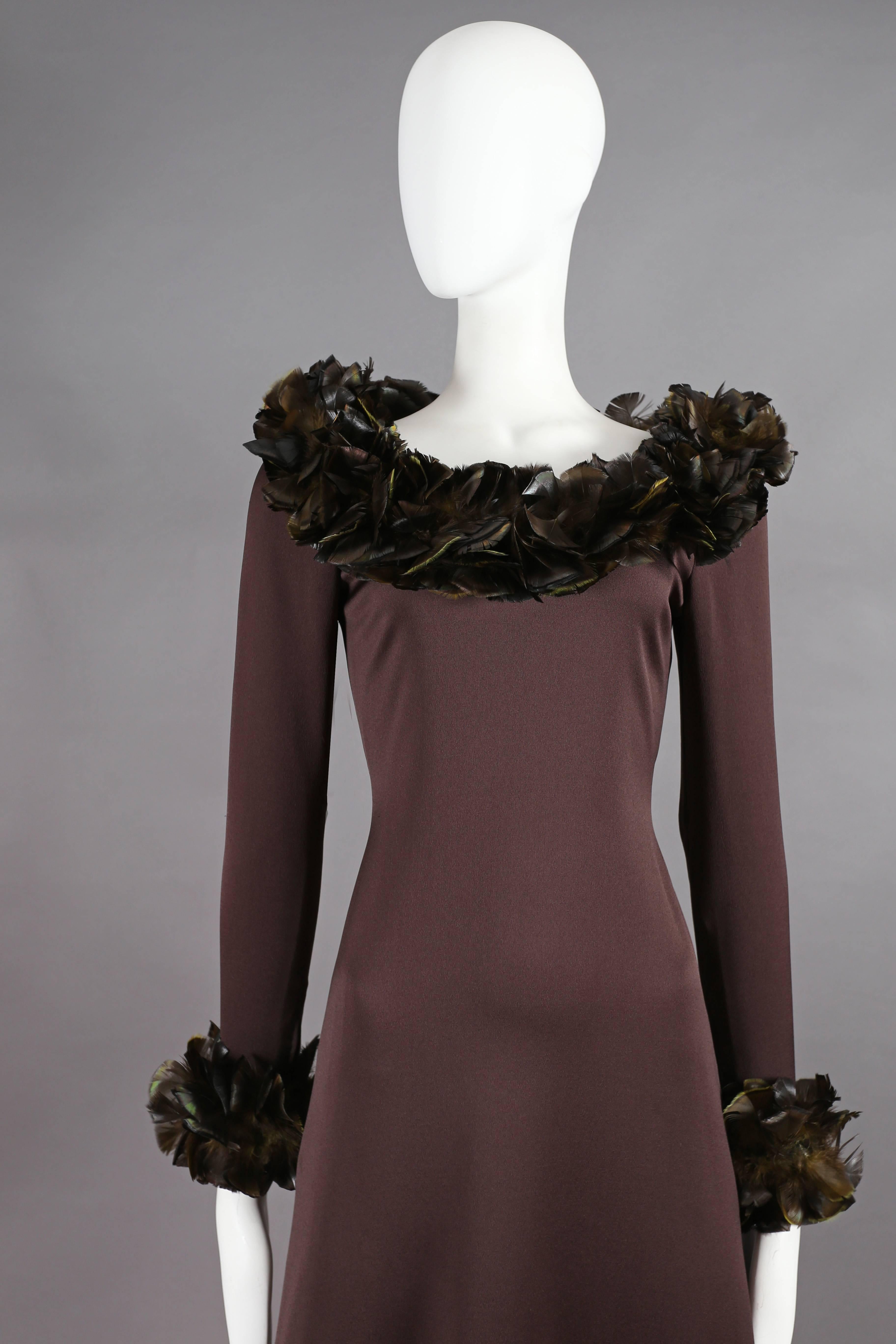 De las mujeres Yves Saint Laurent Haute Couture vestido de noche de seda con adornos de plumas, fw 1969 en venta