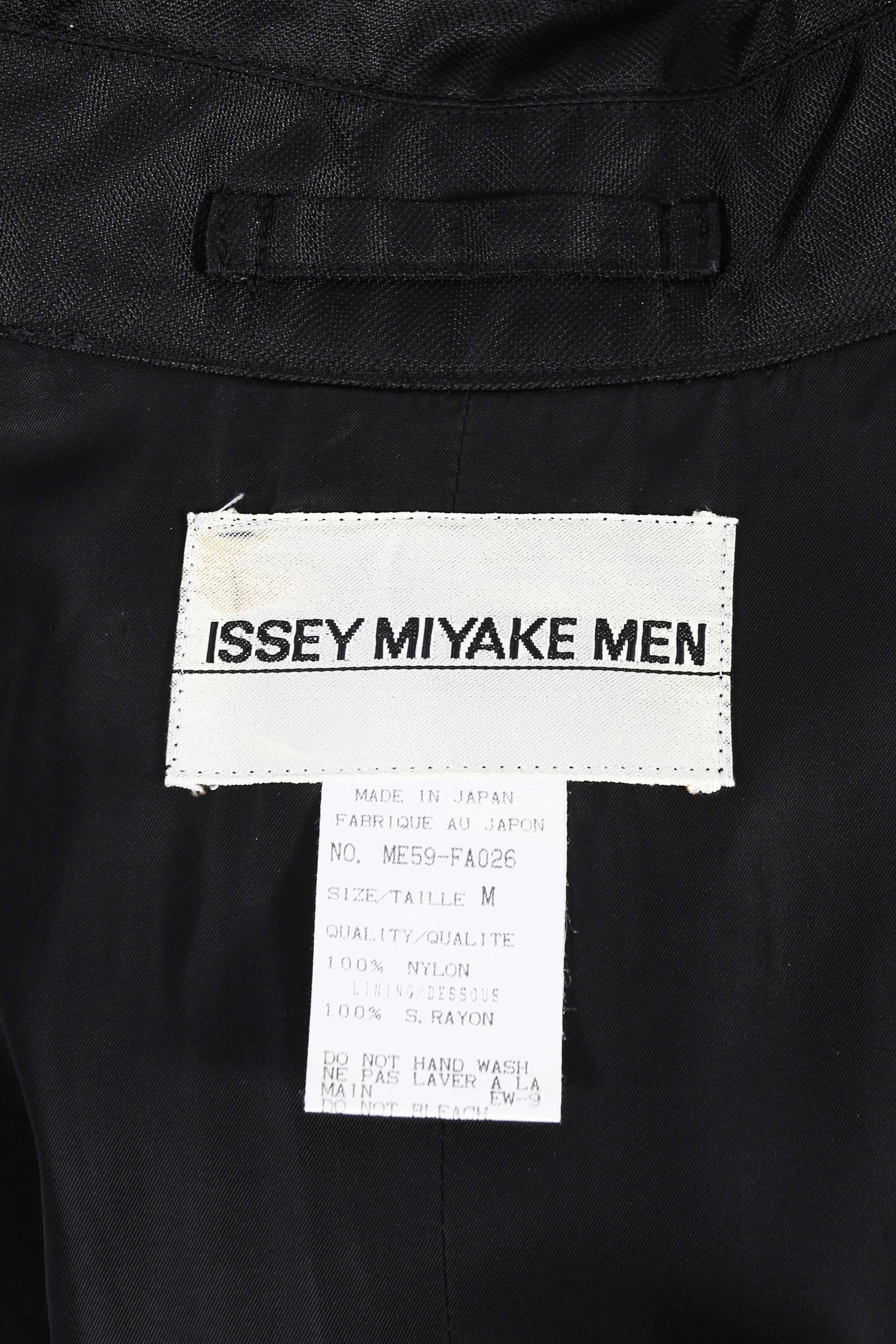 Issey Miyake Mens oversized black nylon coat, c. 1990s For Sale 4