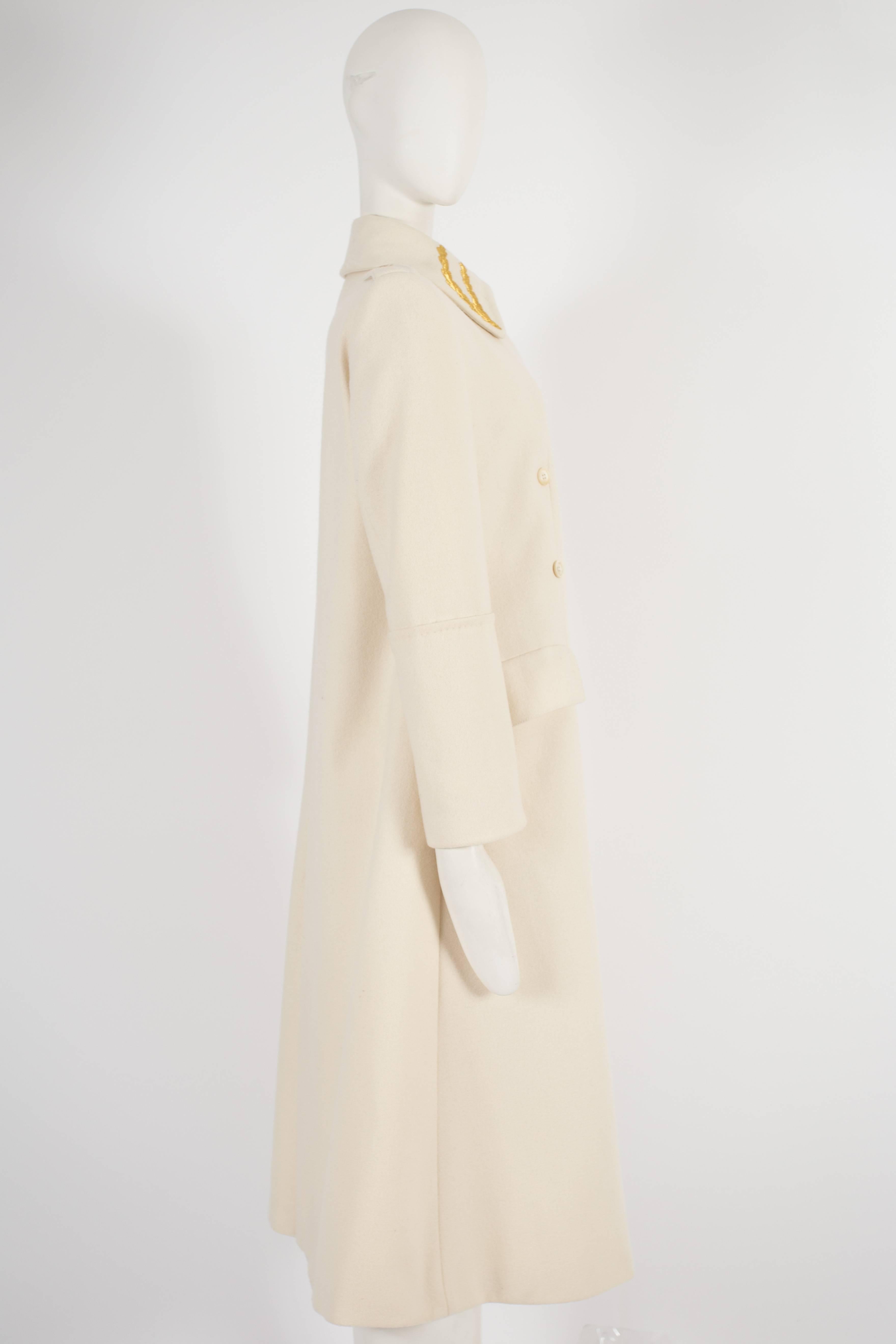 Women's Alexander McQueen tailored cream wool coat, circa 1990s For Sale