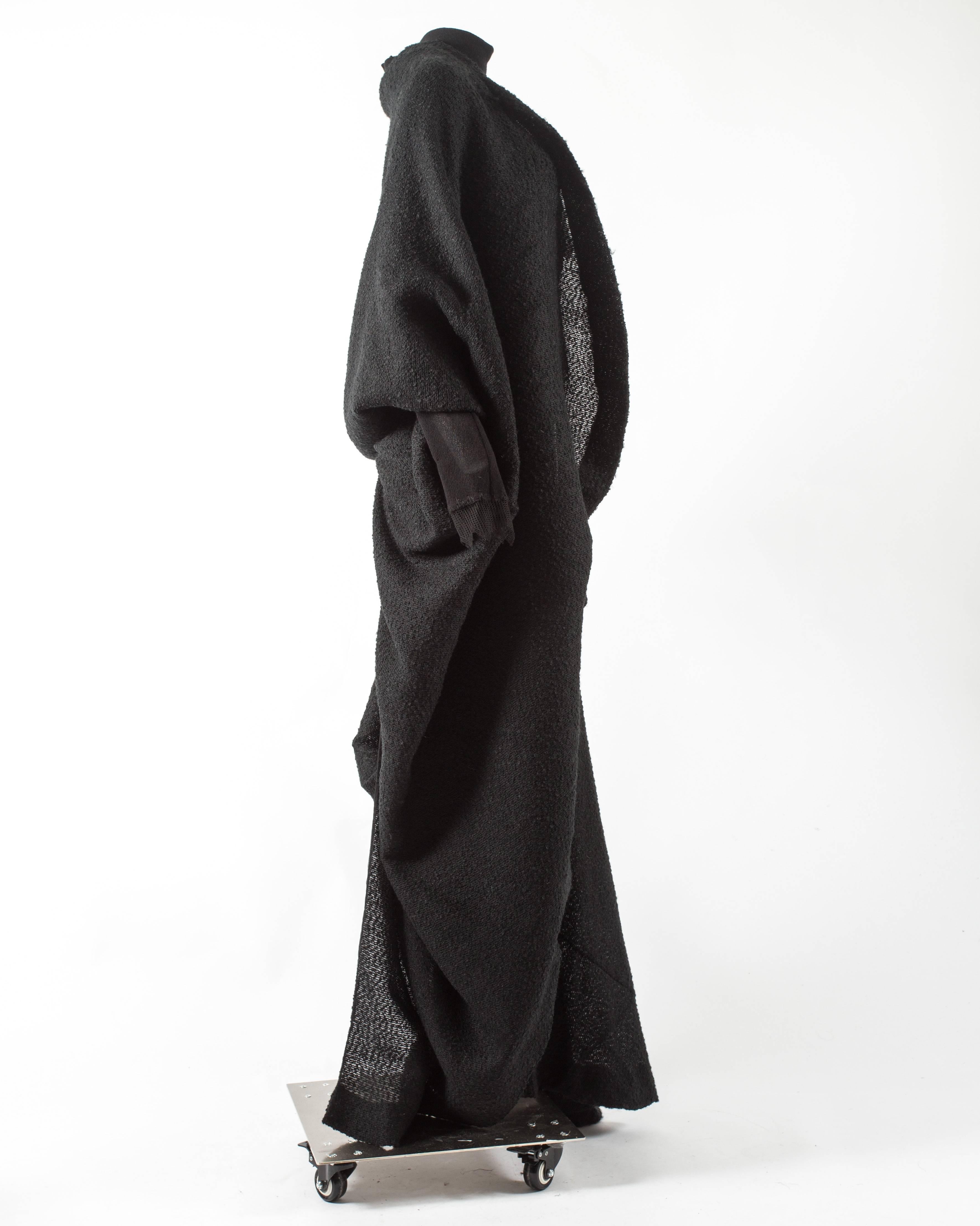 Ocimar Versolato Haute Couture Kleid aus schwarzer Bouclé-Wolle und gestrickter Spitze, fw 1998 im Angebot 1